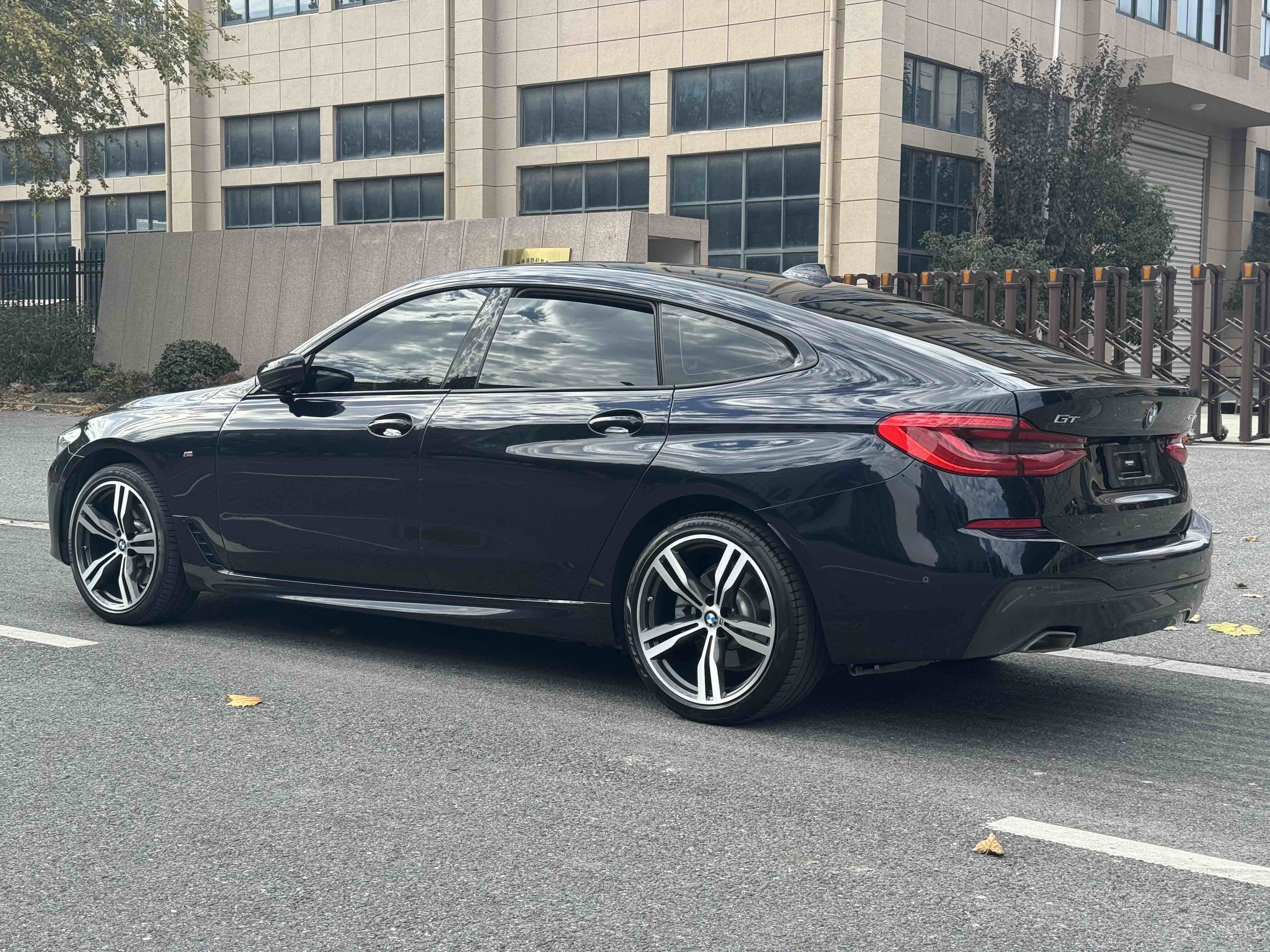 BMW 6 Series GT 2023 #10 BMW 6 Series GT 2023 car image #10