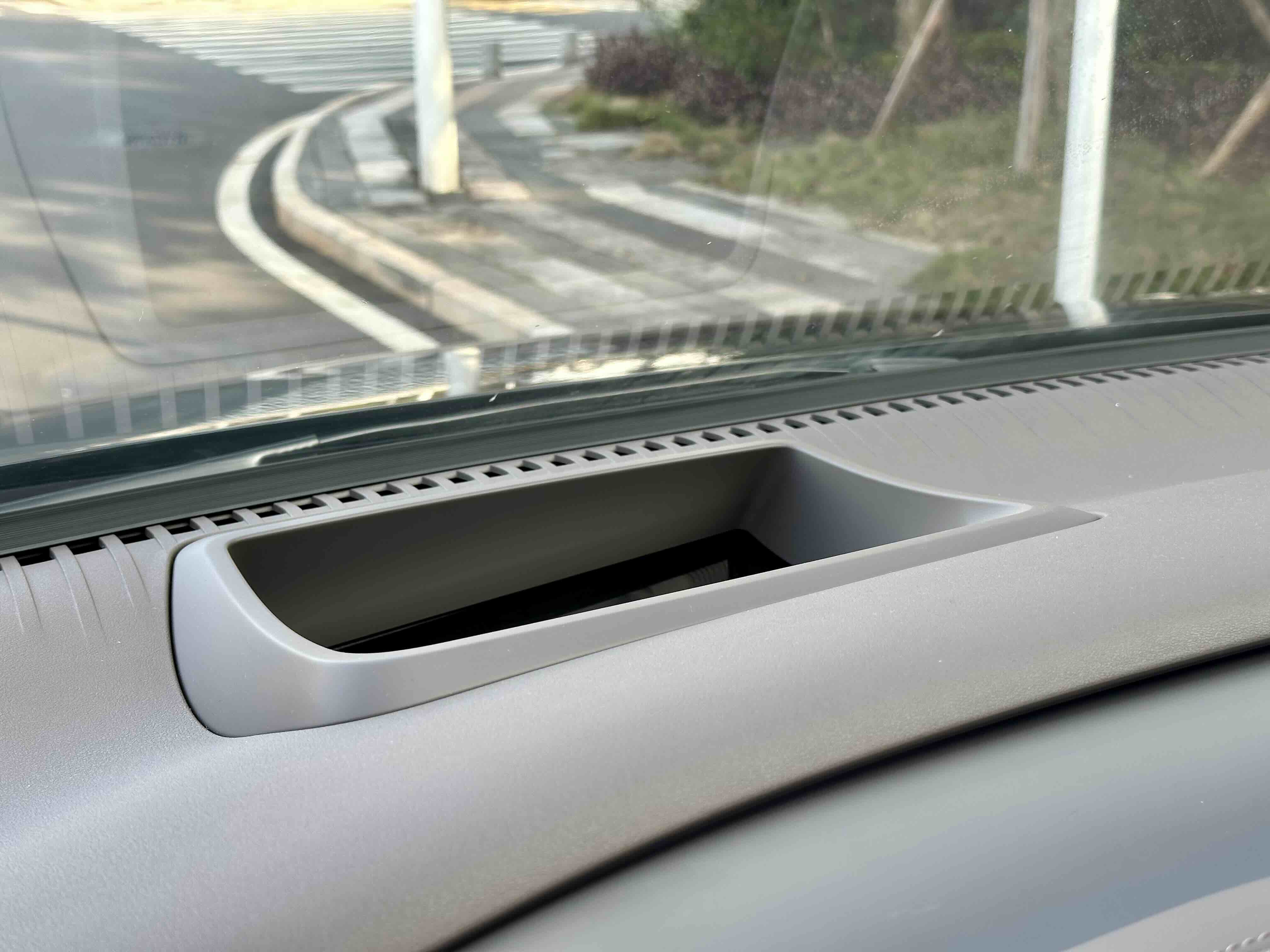 Denza D9 2023 car image #10