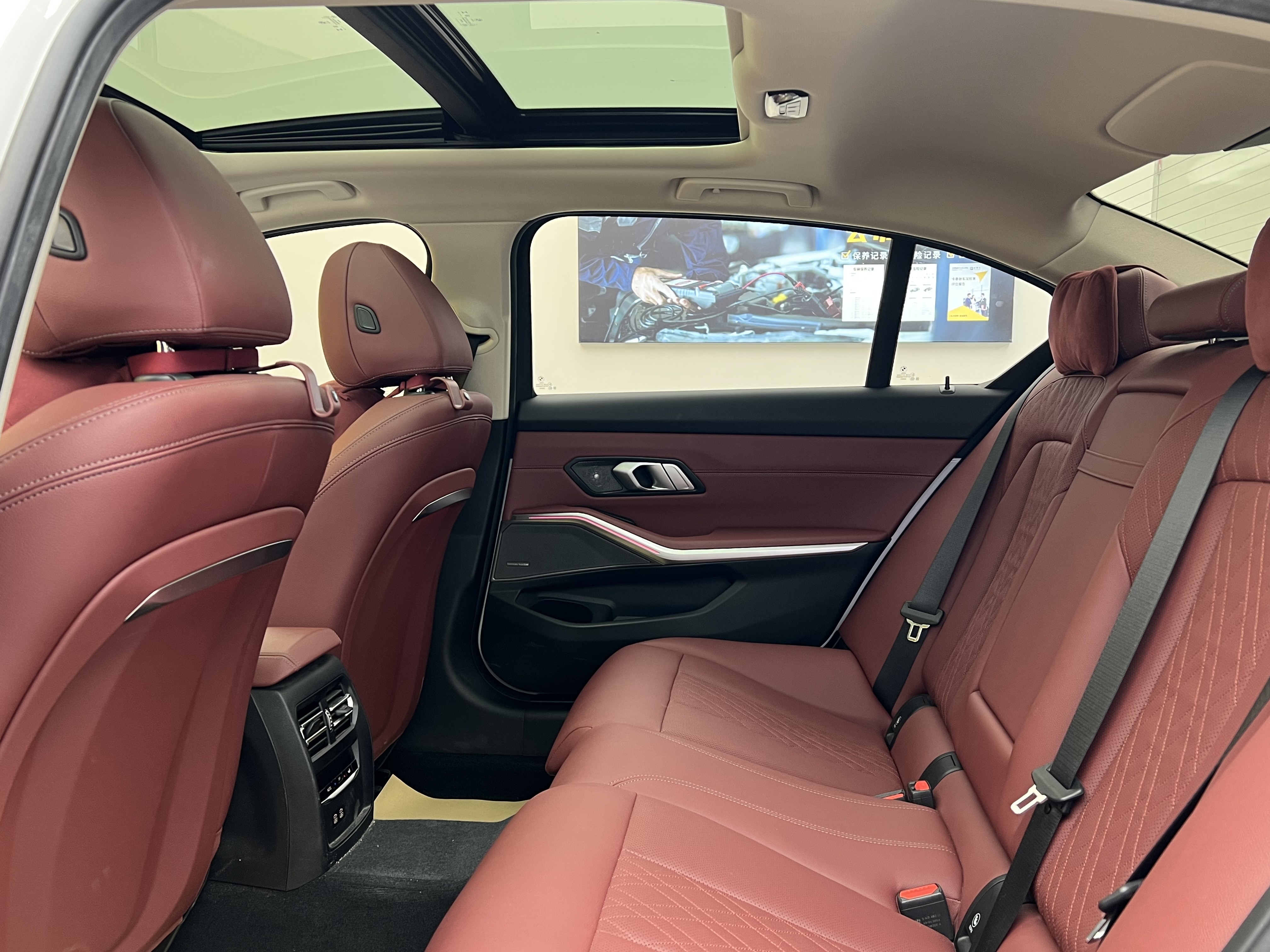 BMW 3 Series 2024 #10 BMW 3 Series 2024 car image #10