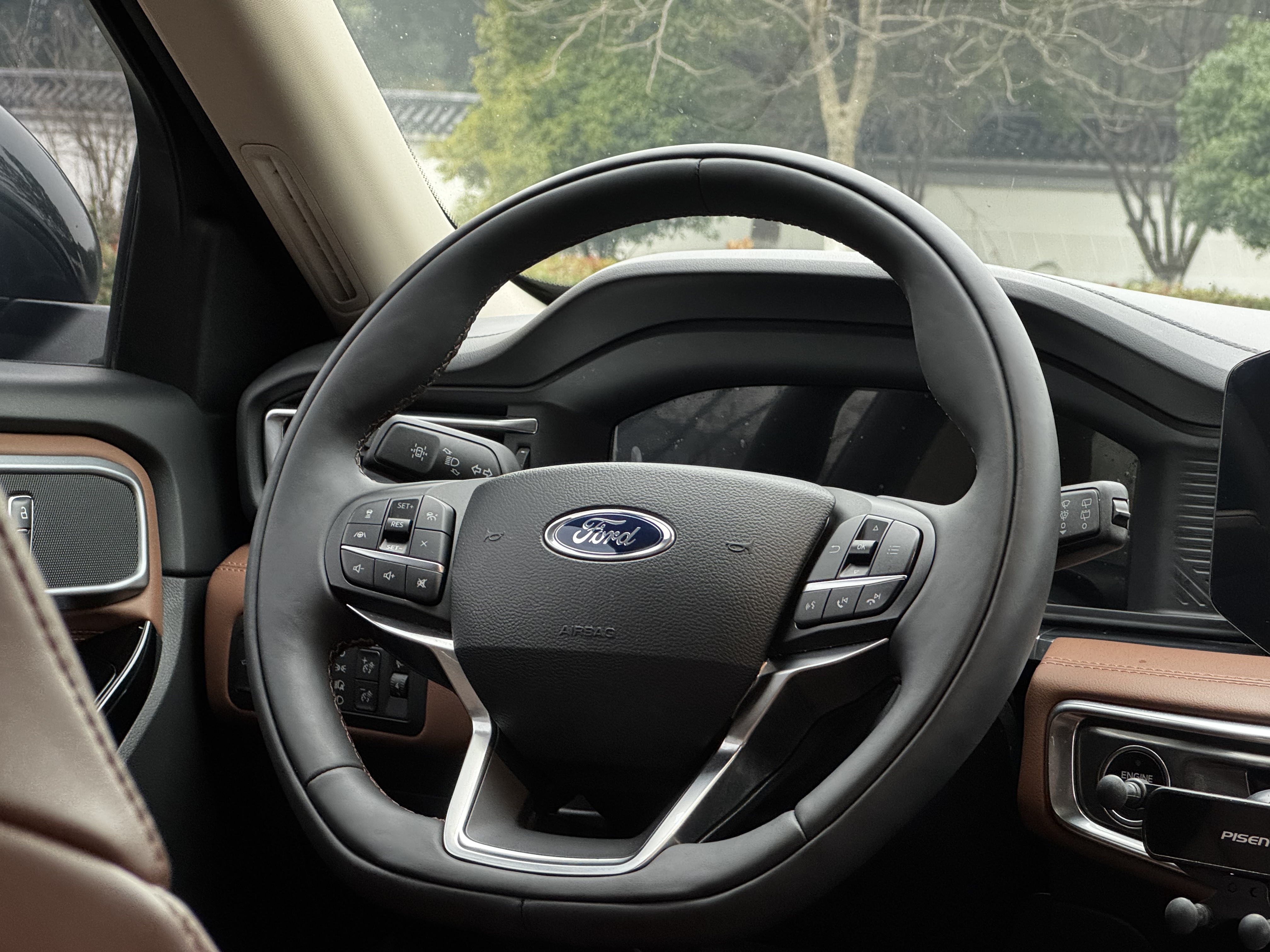 Ford Explorer 2024 صورة سيارة #10