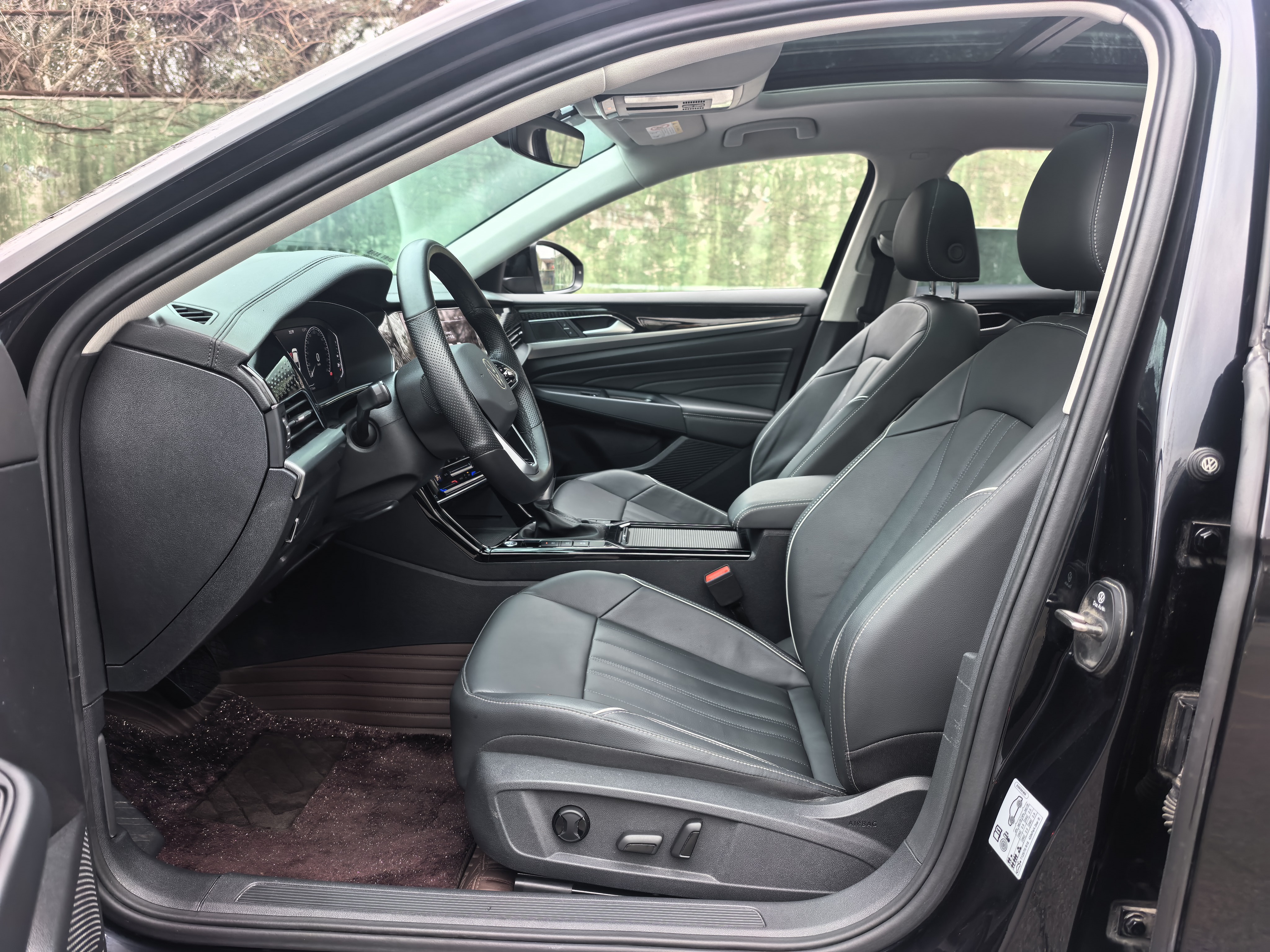 Volkswagen Passat 2023 car image #10