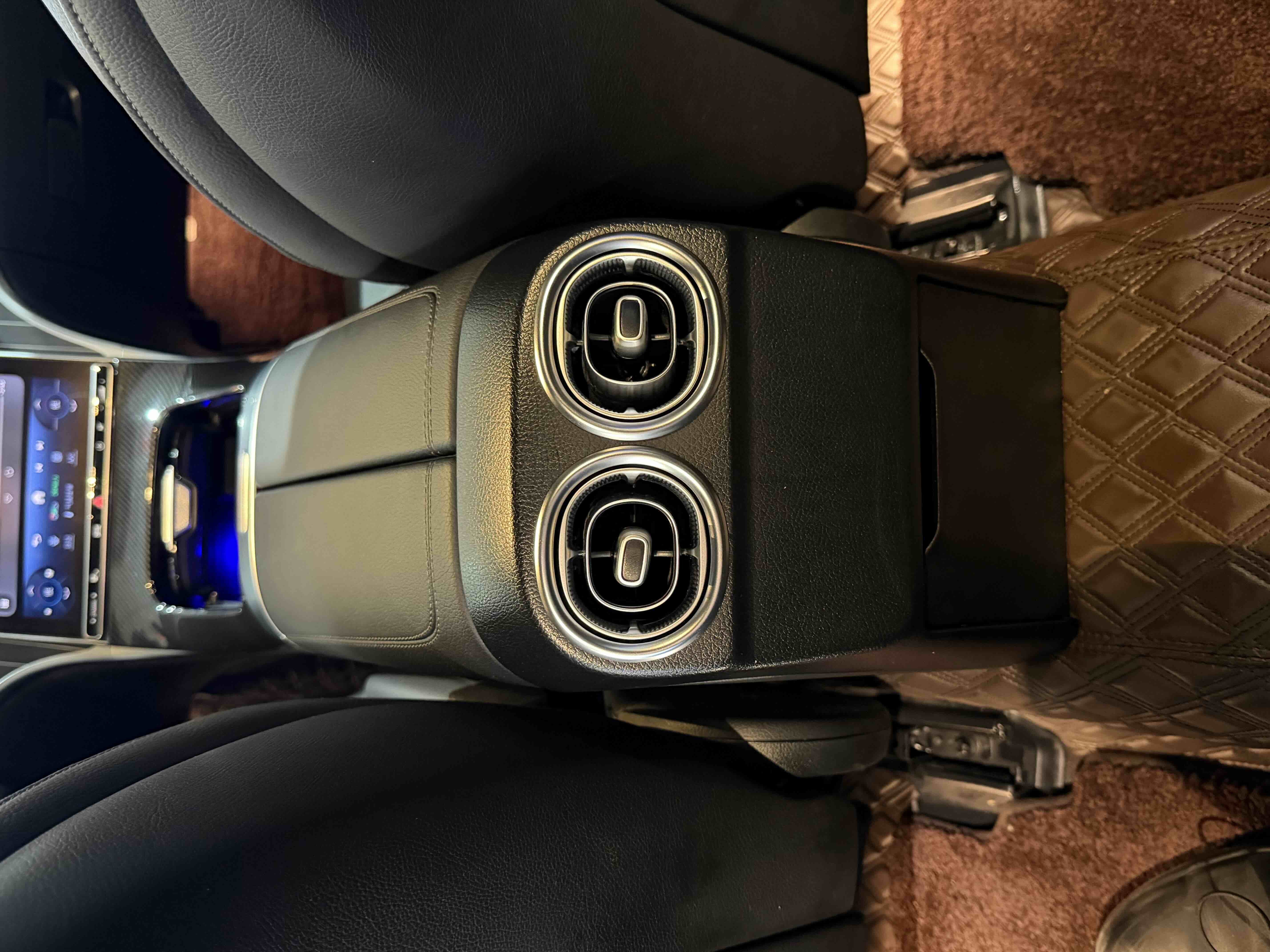 Mercedes-Benz C Class 2023 صورة سيارة #10