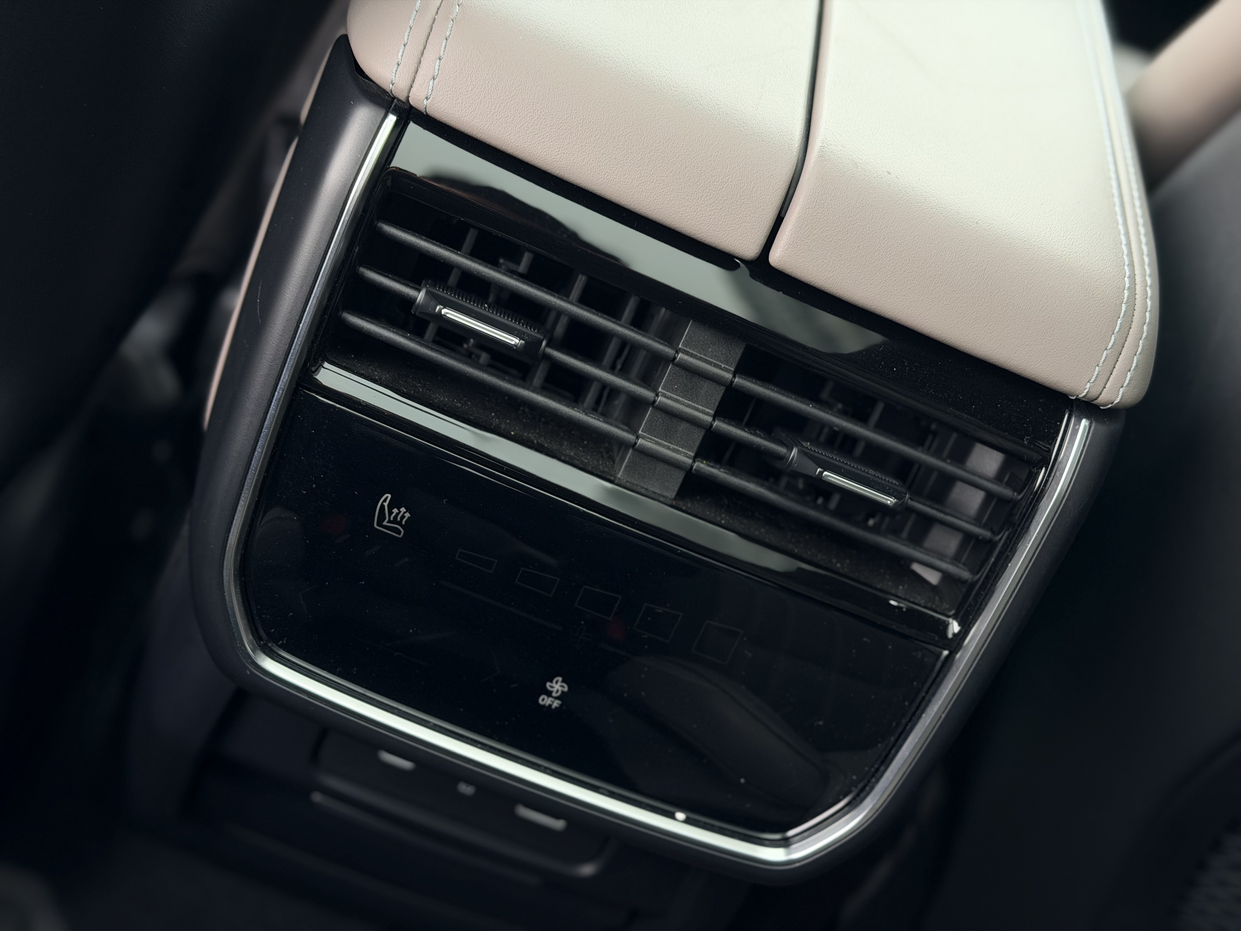 Lynk & Co 09 EM-P 2023 #10 Lynk & Co 09 EM-P 2023 car image #10
