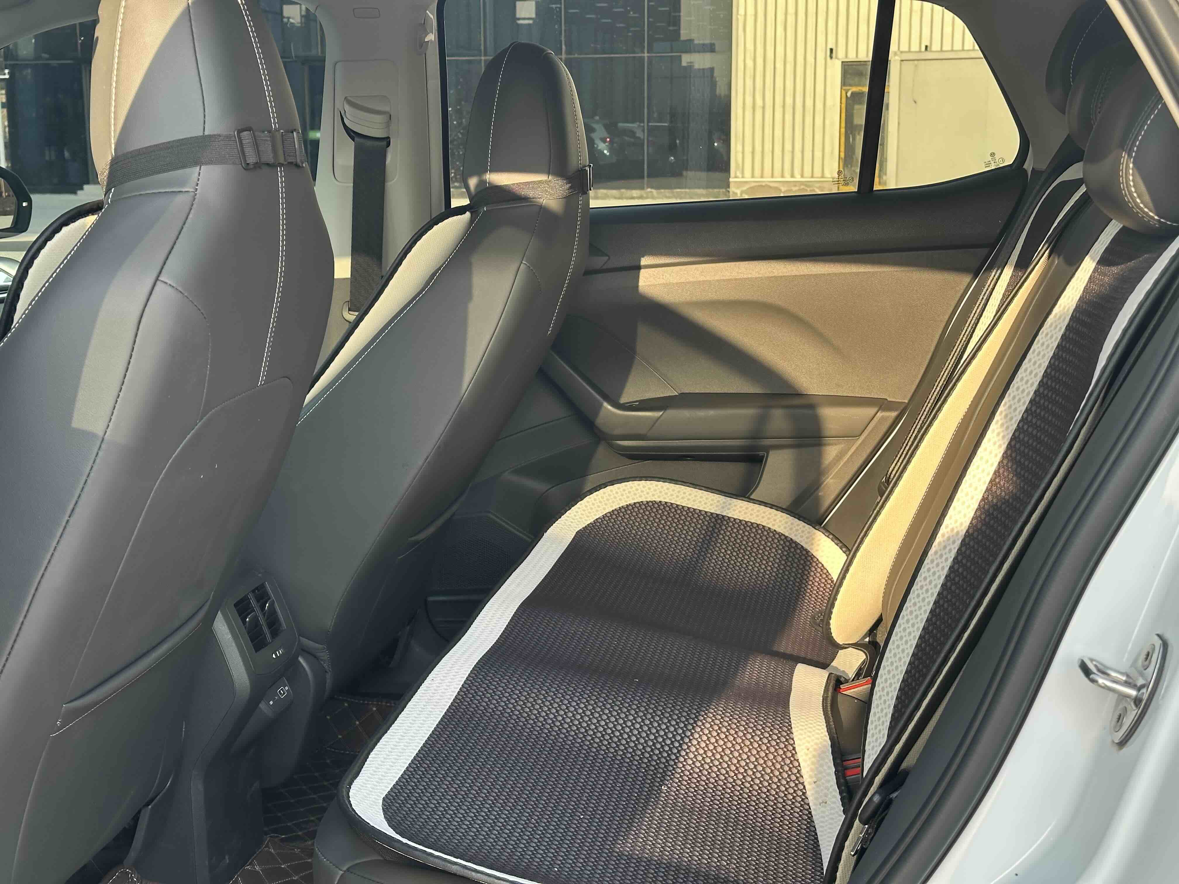Volkswagen T-Cross 2023 car image #10