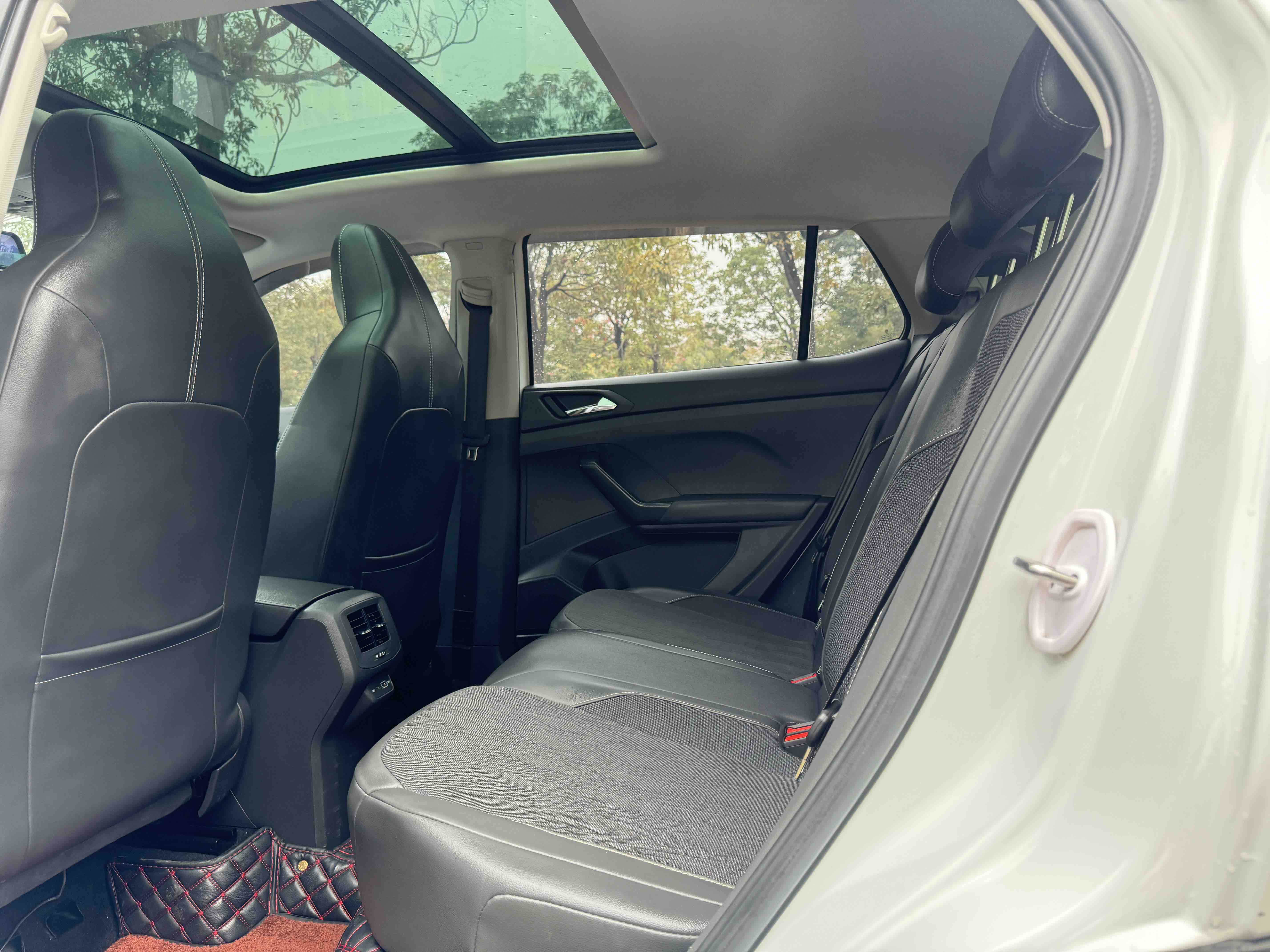 Volkswagen T-Cross 2023 car image #10