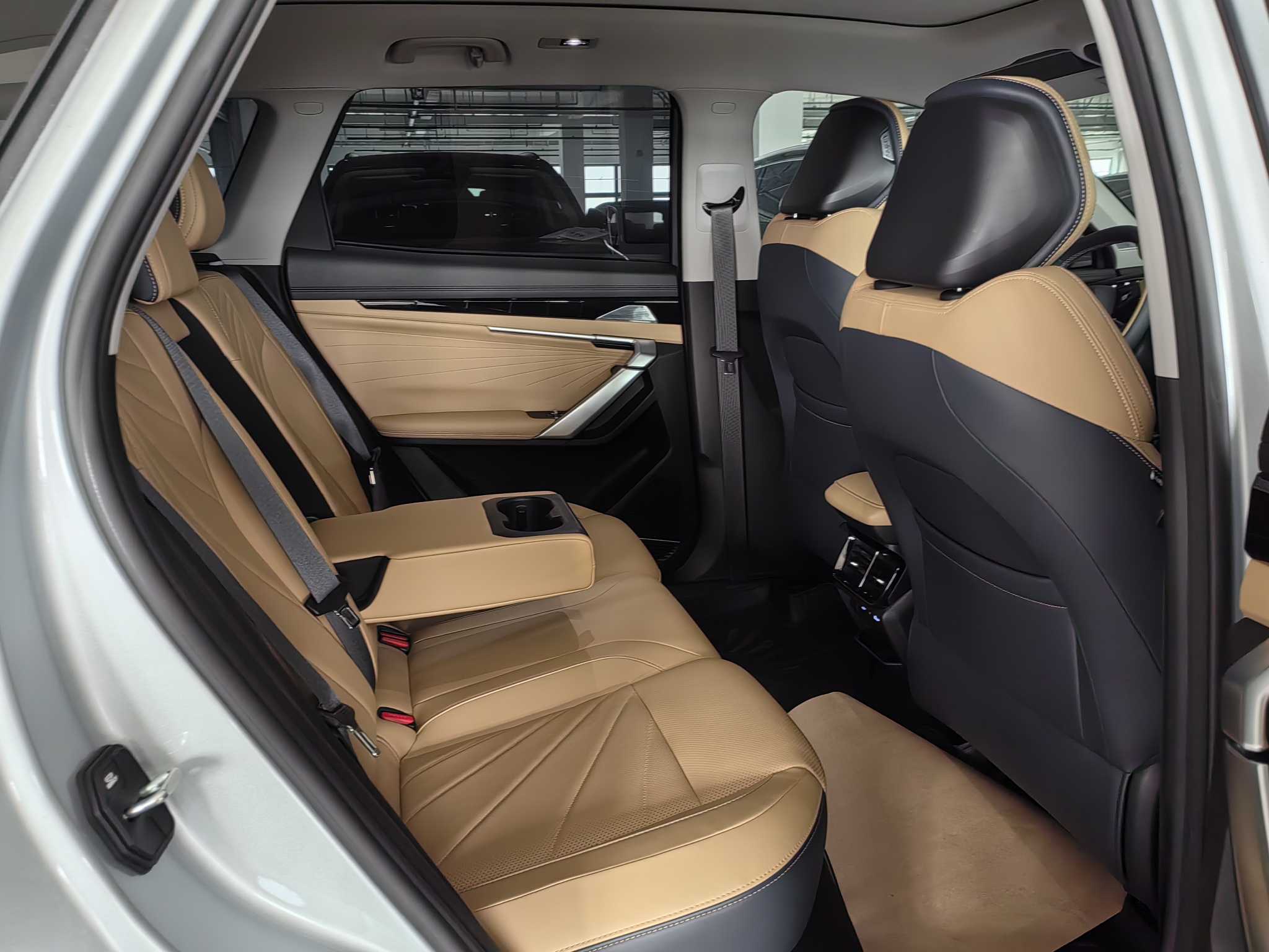 GEELY Boyue L 2023 car image #10