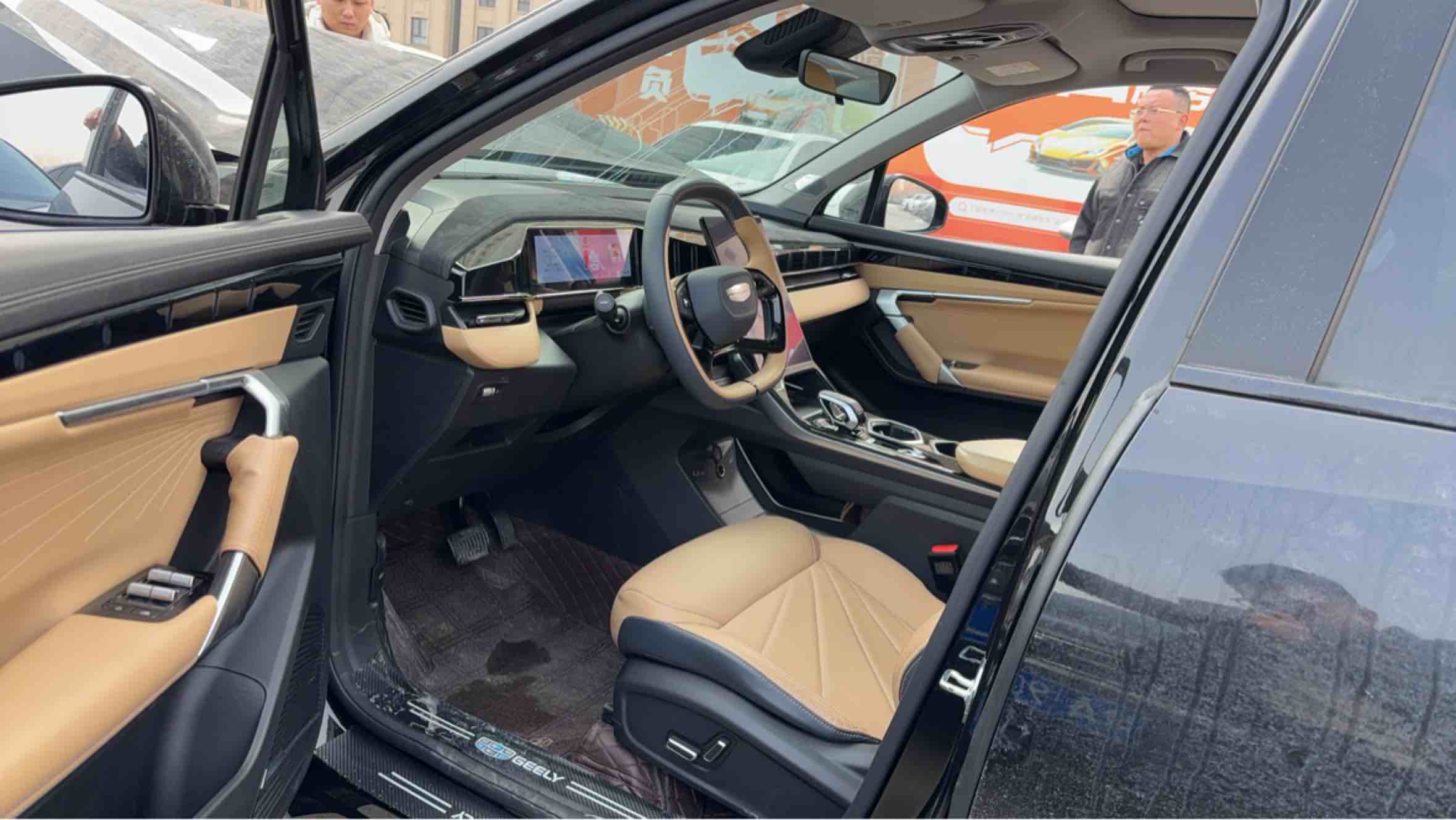 GEELY Boyue L 2024 car image #10