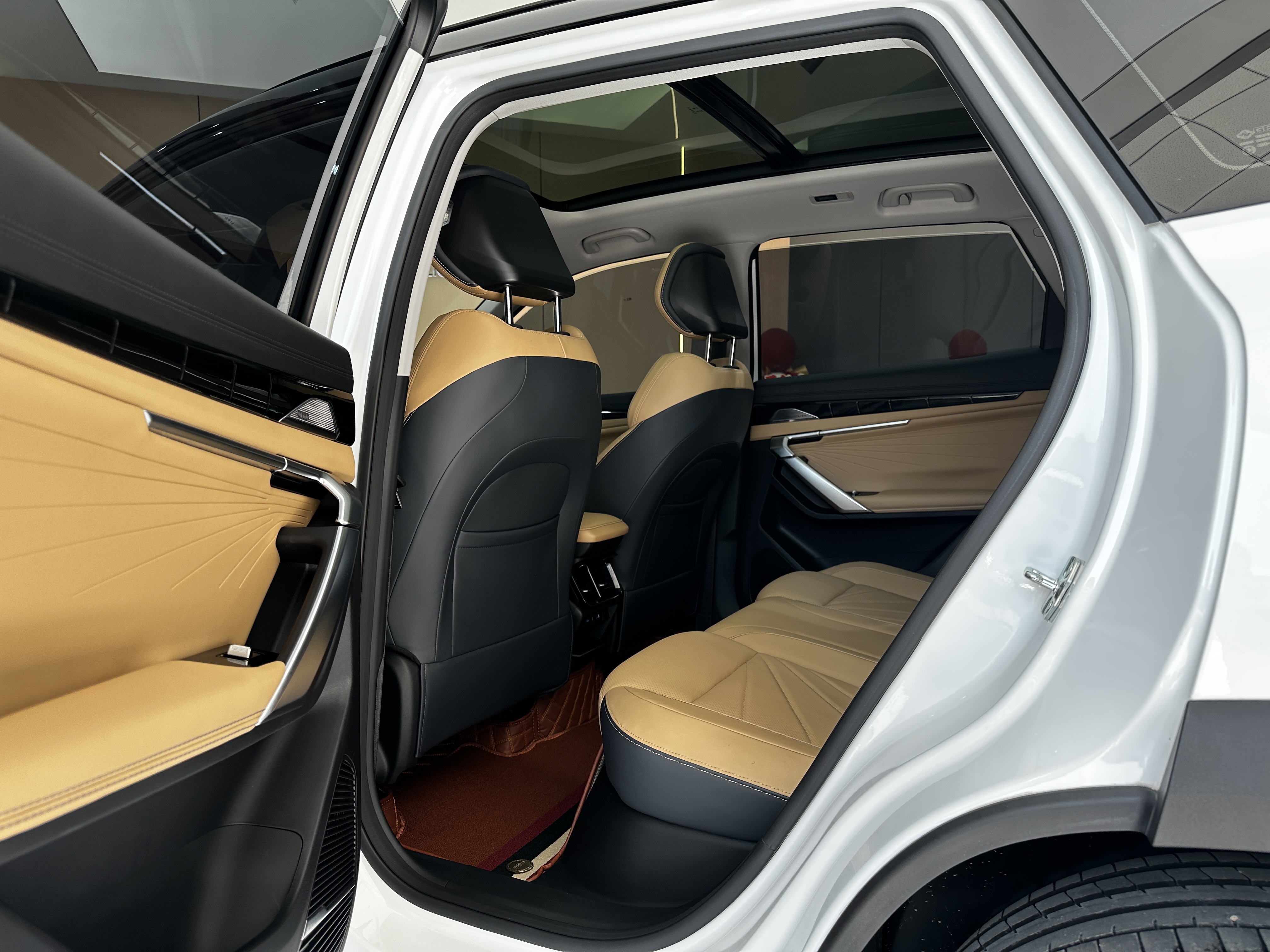 GEELY Boyue L 2024 car image #10