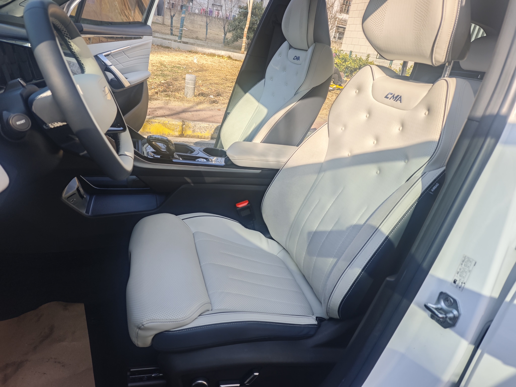 GEELY Boyue L 2023 car image #10