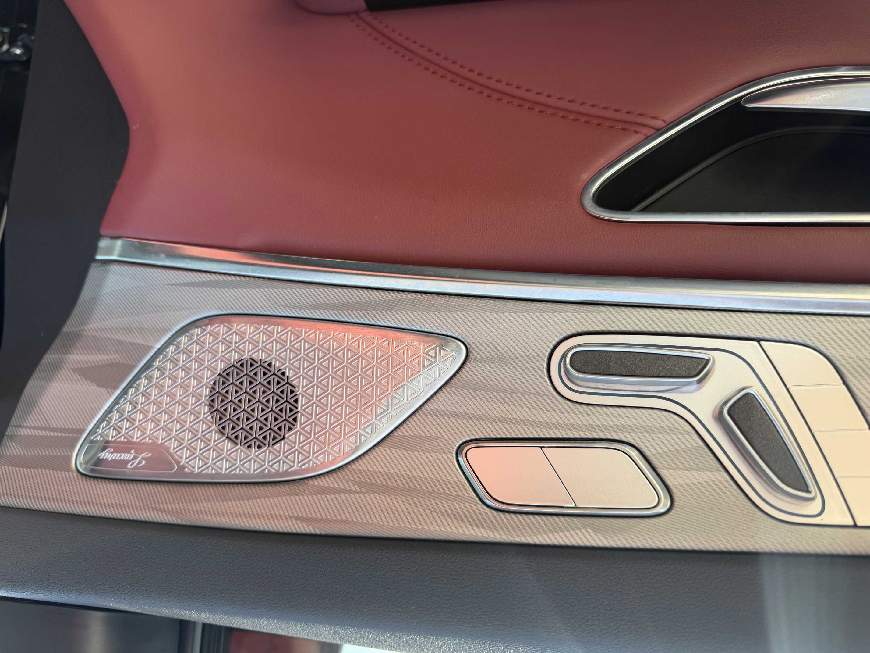 X70 PLUS 2023 car image #10