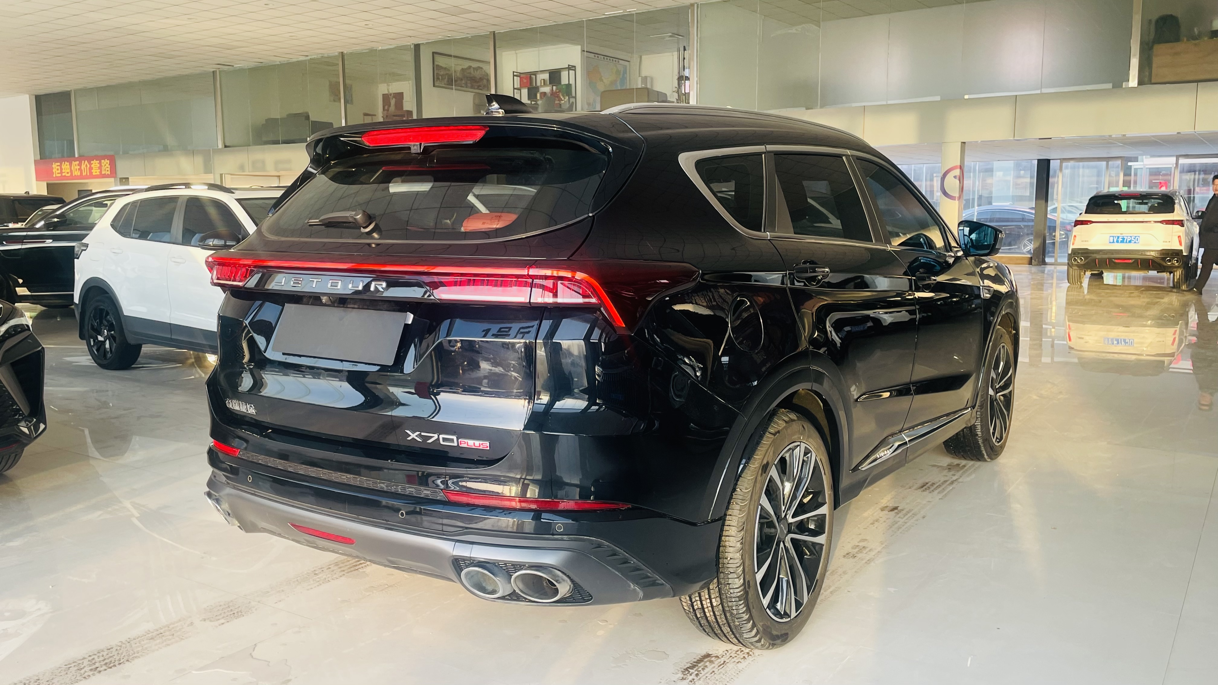 X70 PLUS 2024 #10 X70 PLUS 2024 car image #10