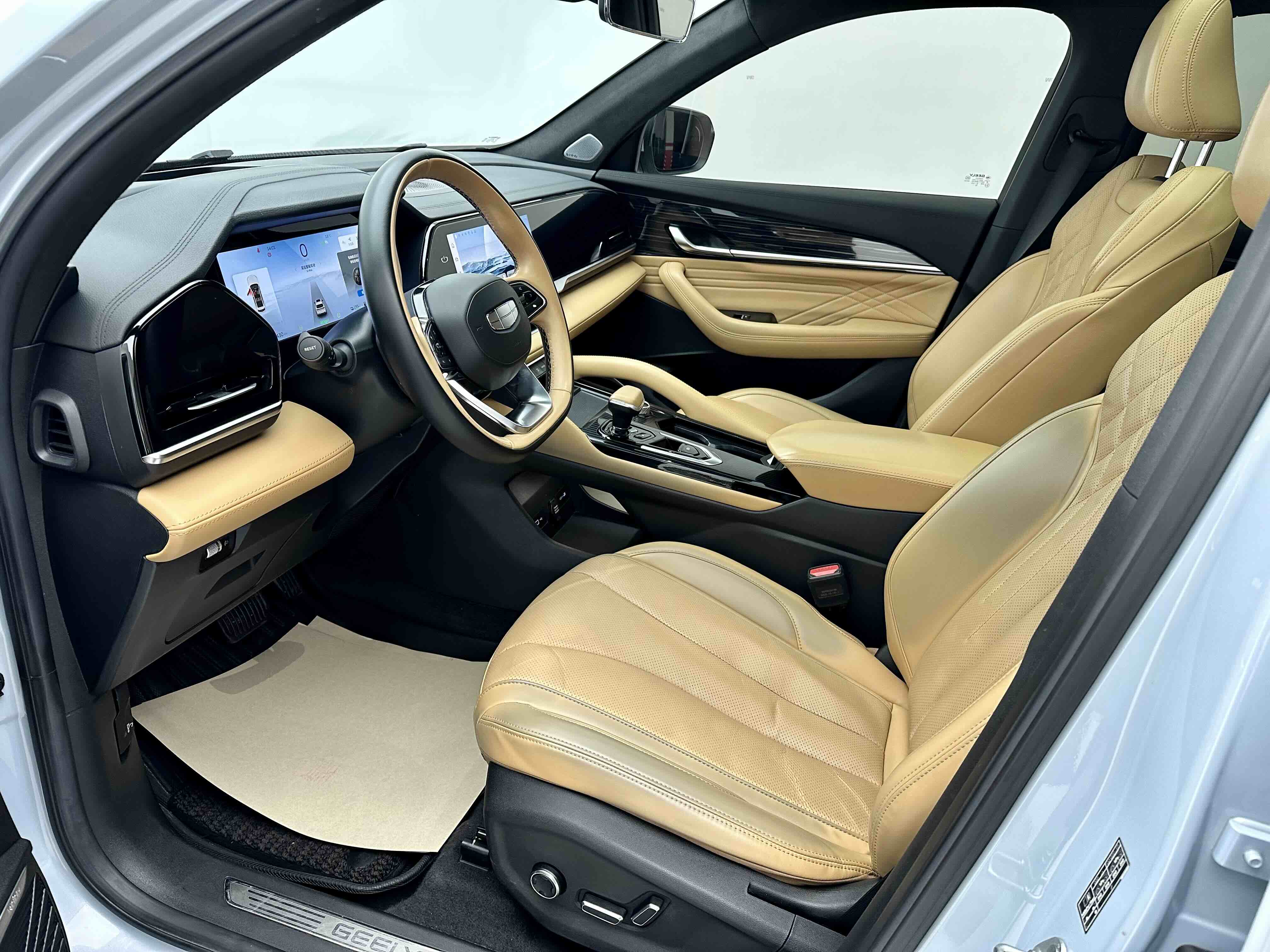 GEELY Monjaro EREV 2023 immagine di auto #10