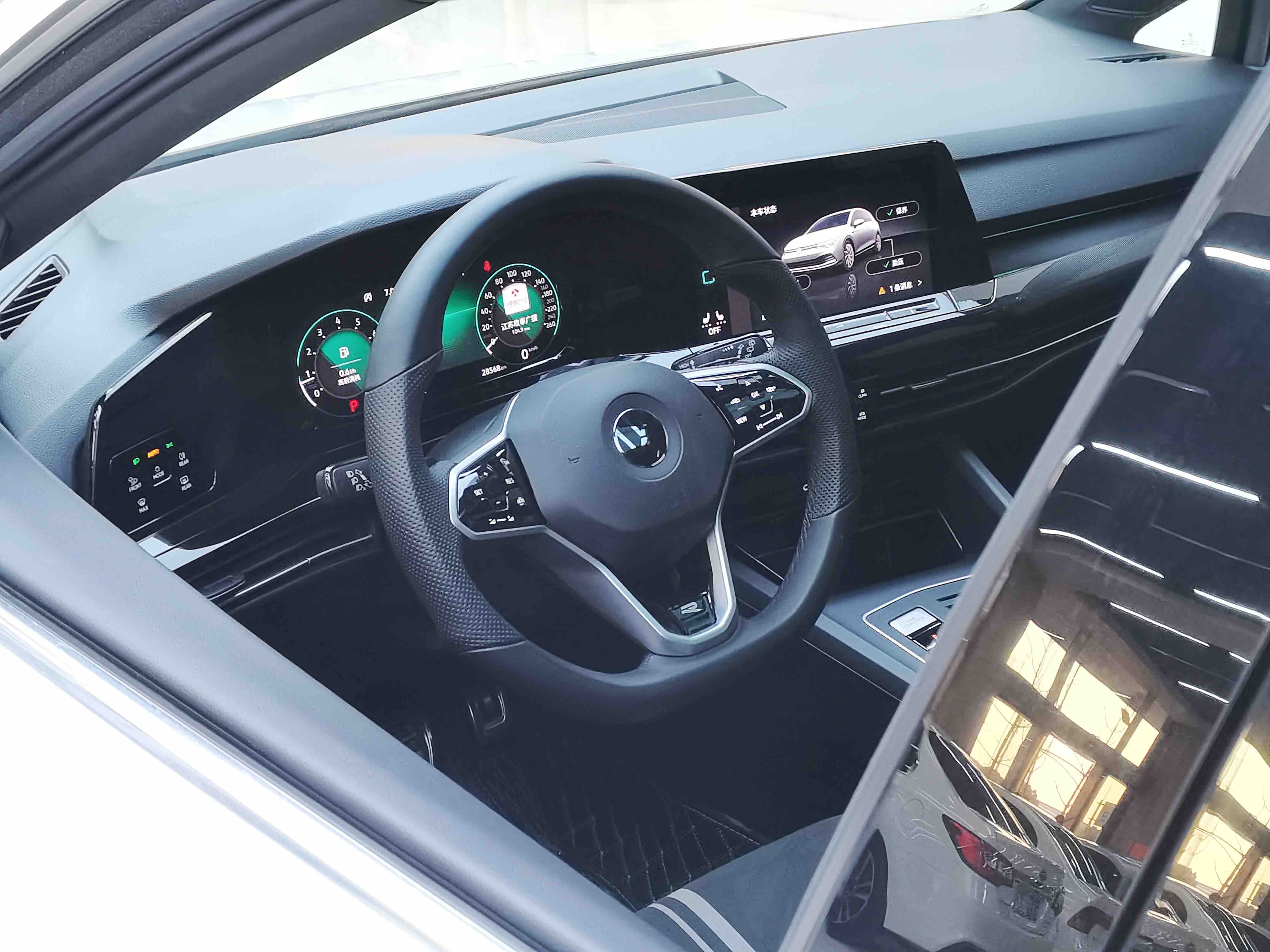 Volkswagen Golf 2023 car image #10