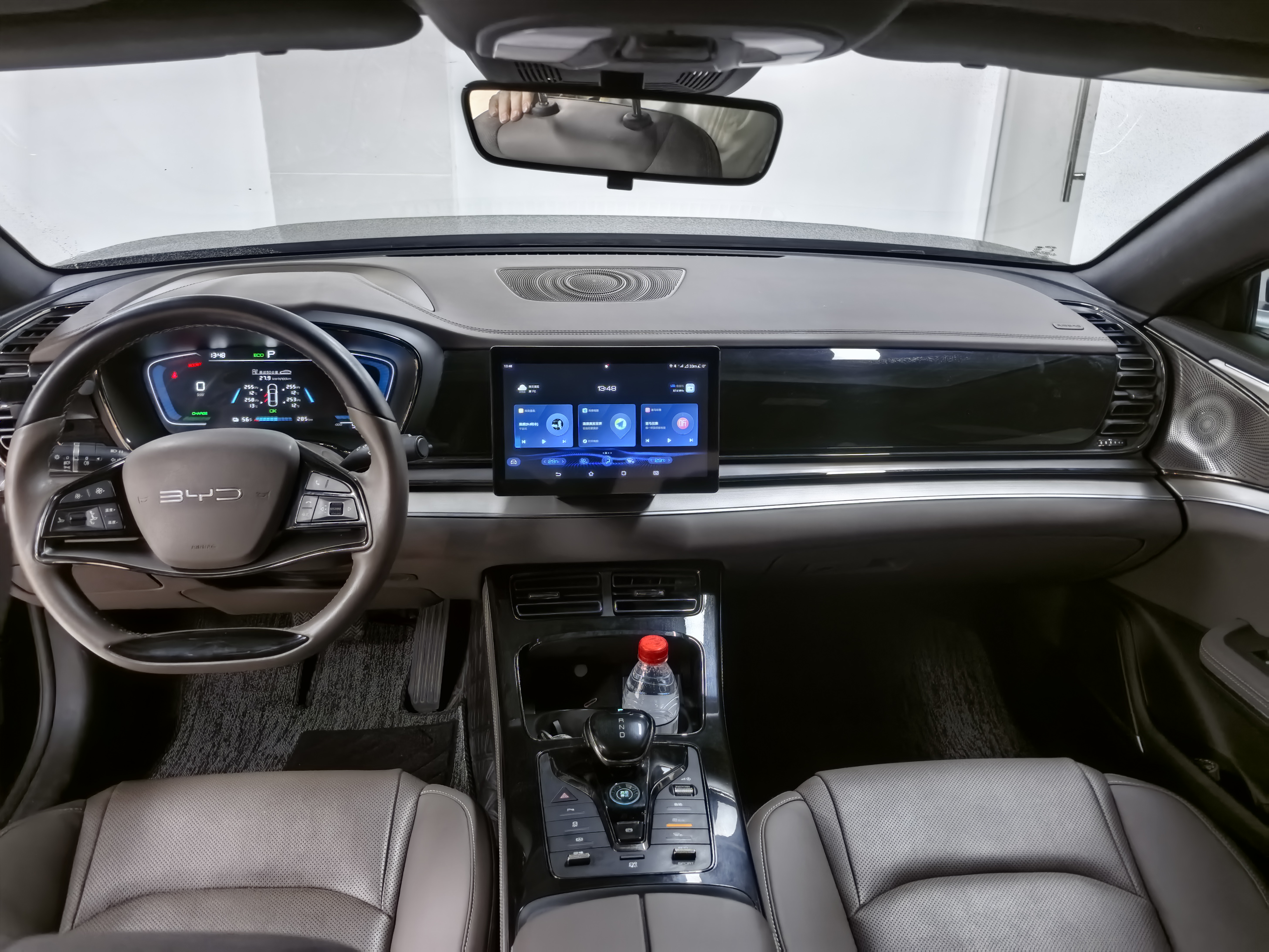 BYD e9 2023 car image #10