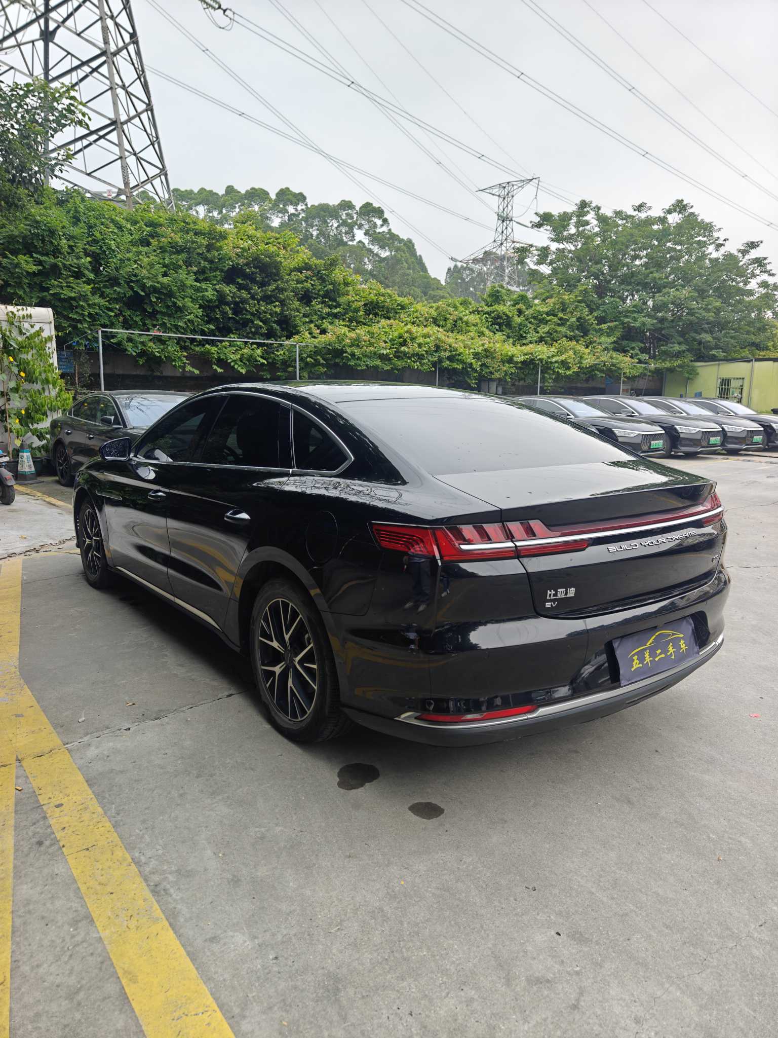 BYD e9 2023 image de voiture #10