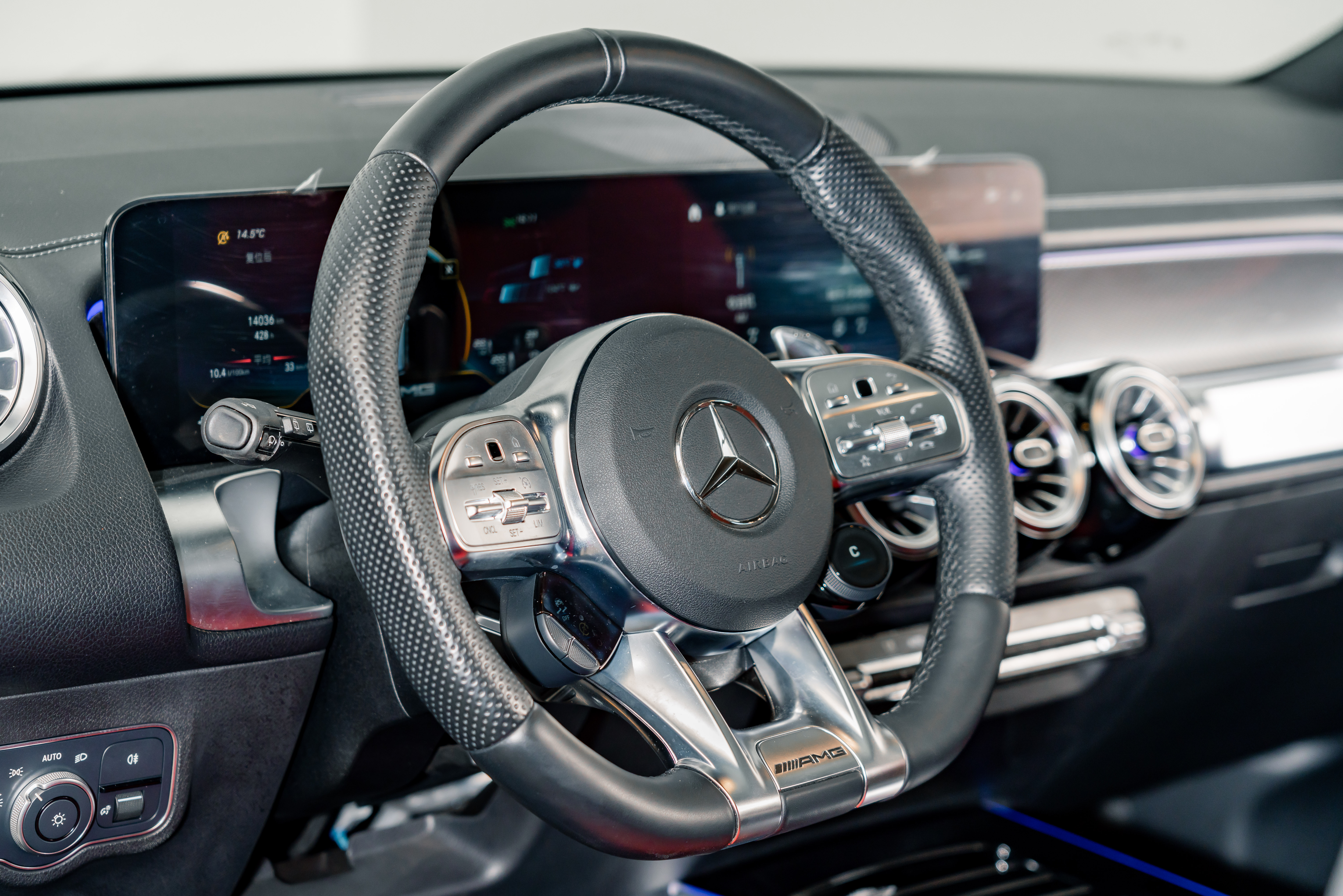 Mercedes-Benz GLB AMG 2023 car image #10