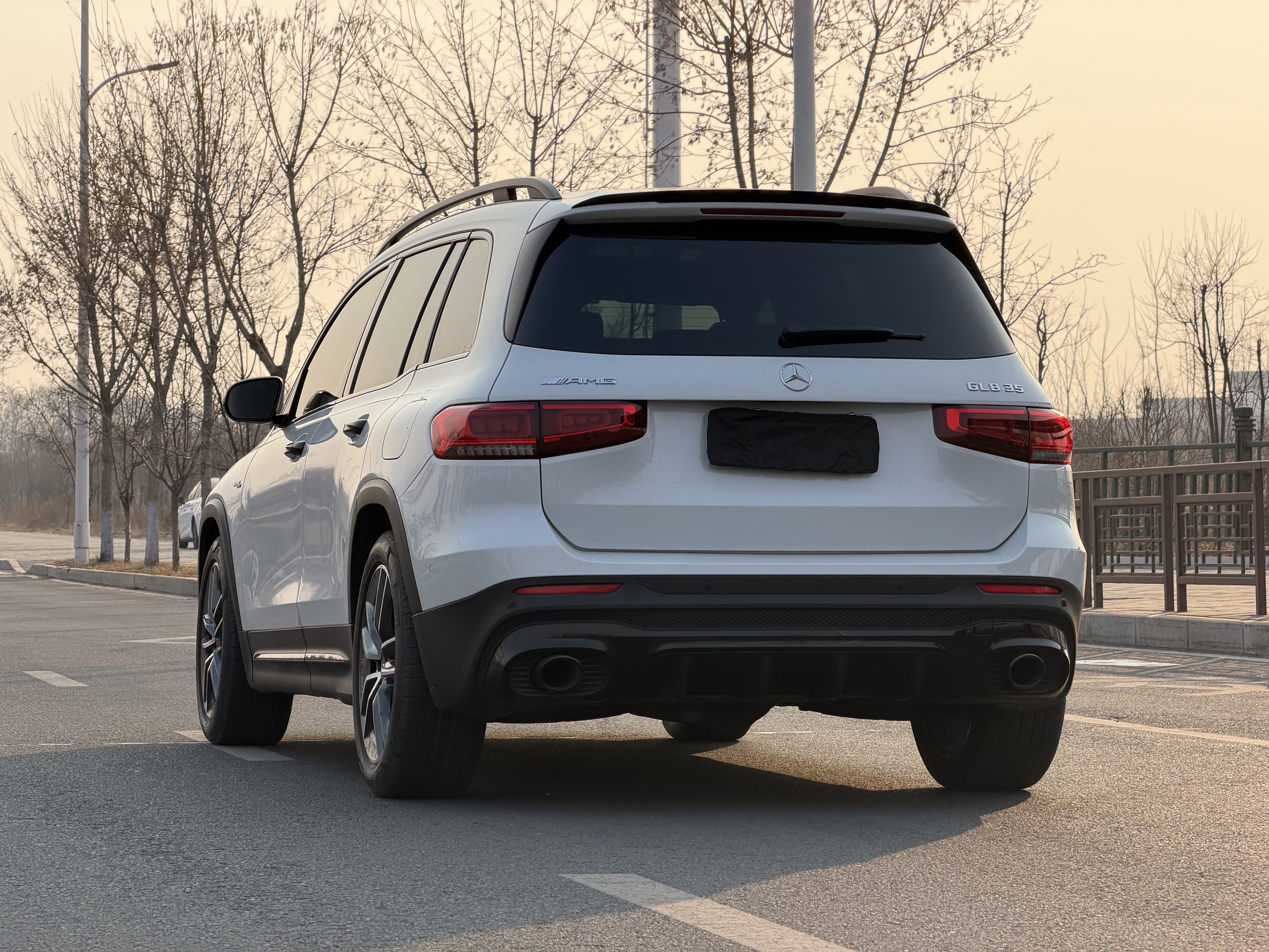 Mercedes-Benz GLB AMG 2023 immagine di auto #10