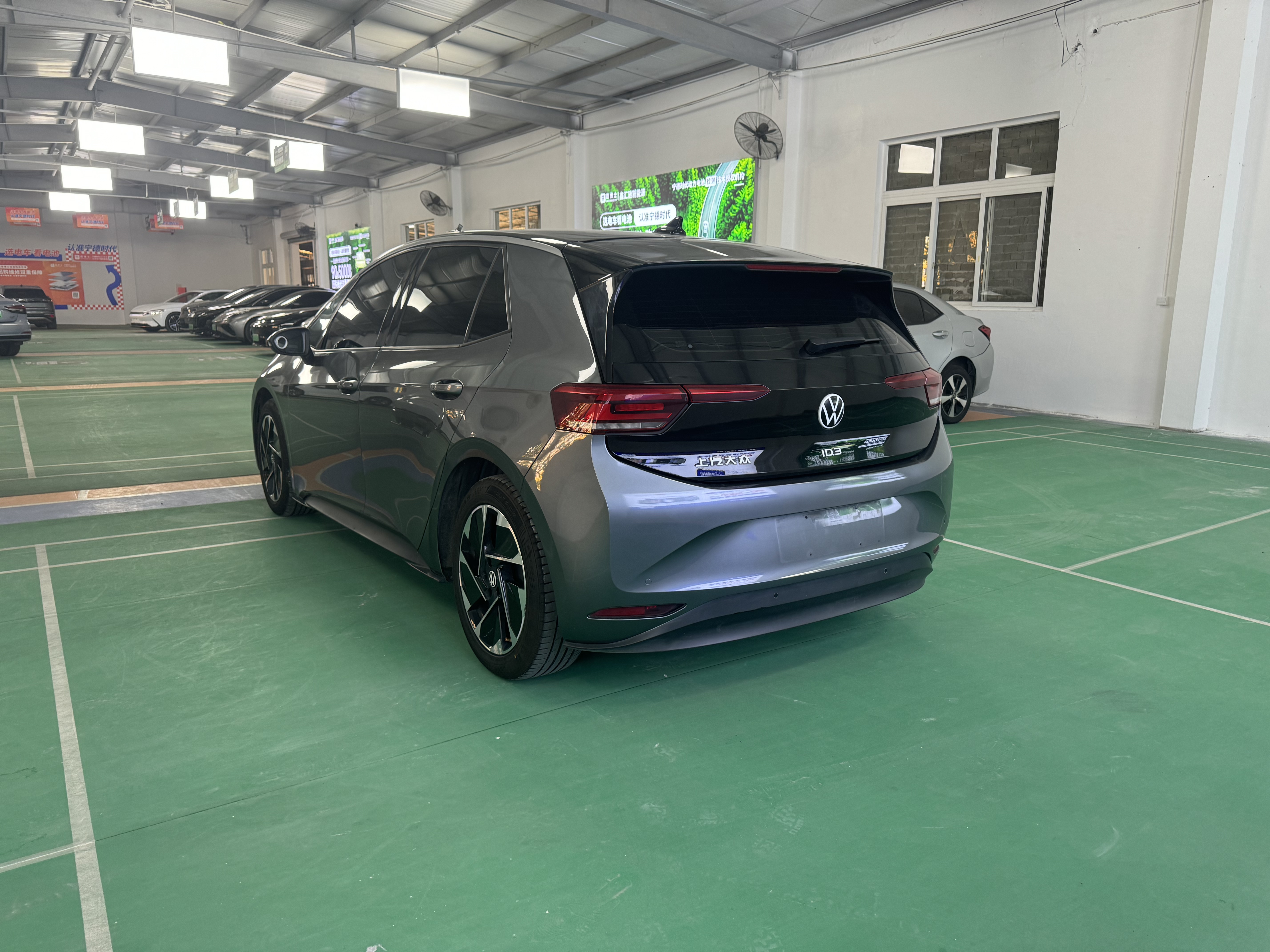 Volkswagen ID.3 2024 immagine di auto #10