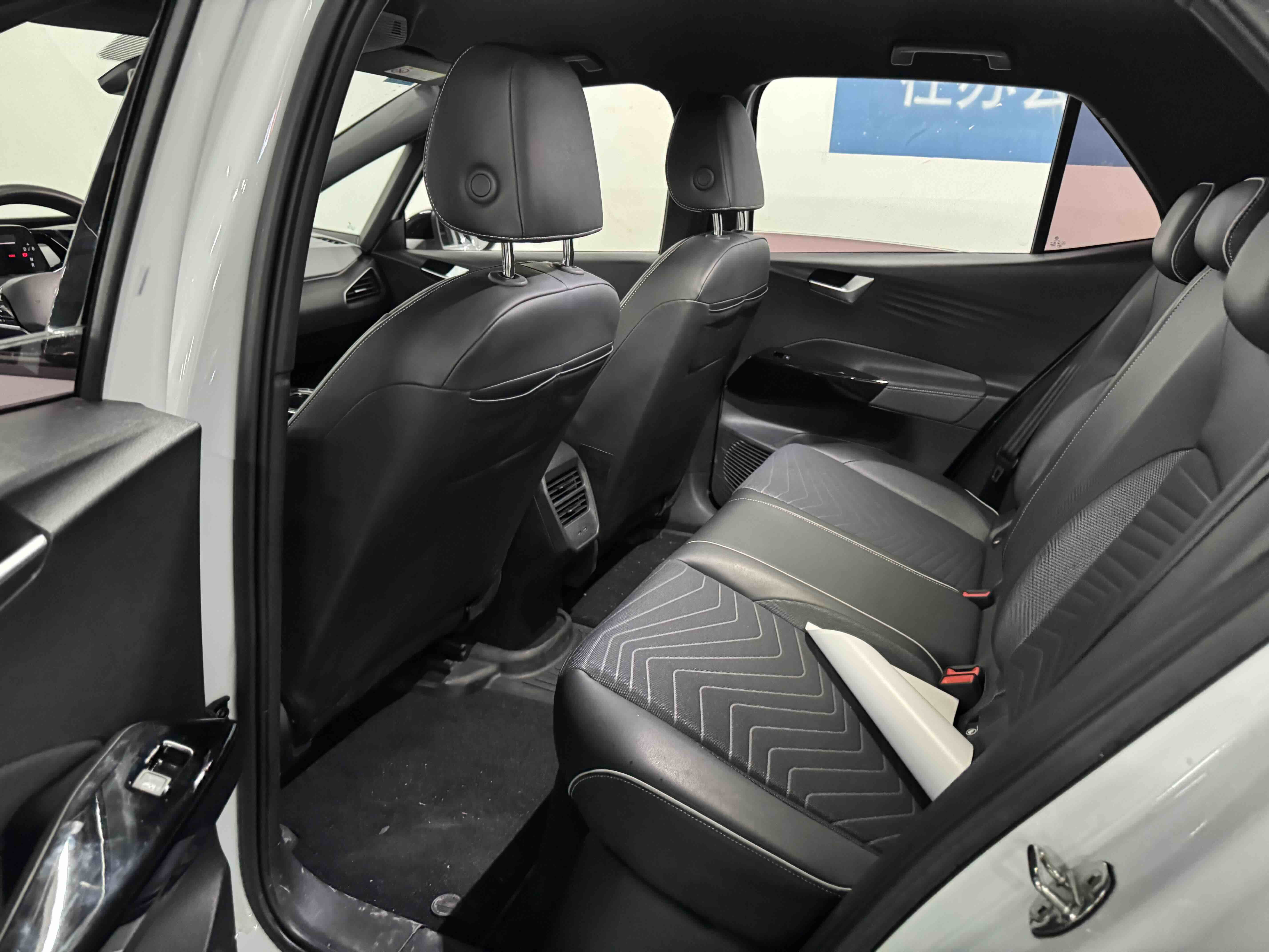 Volkswagen ID.3 2023 immagine di auto #10