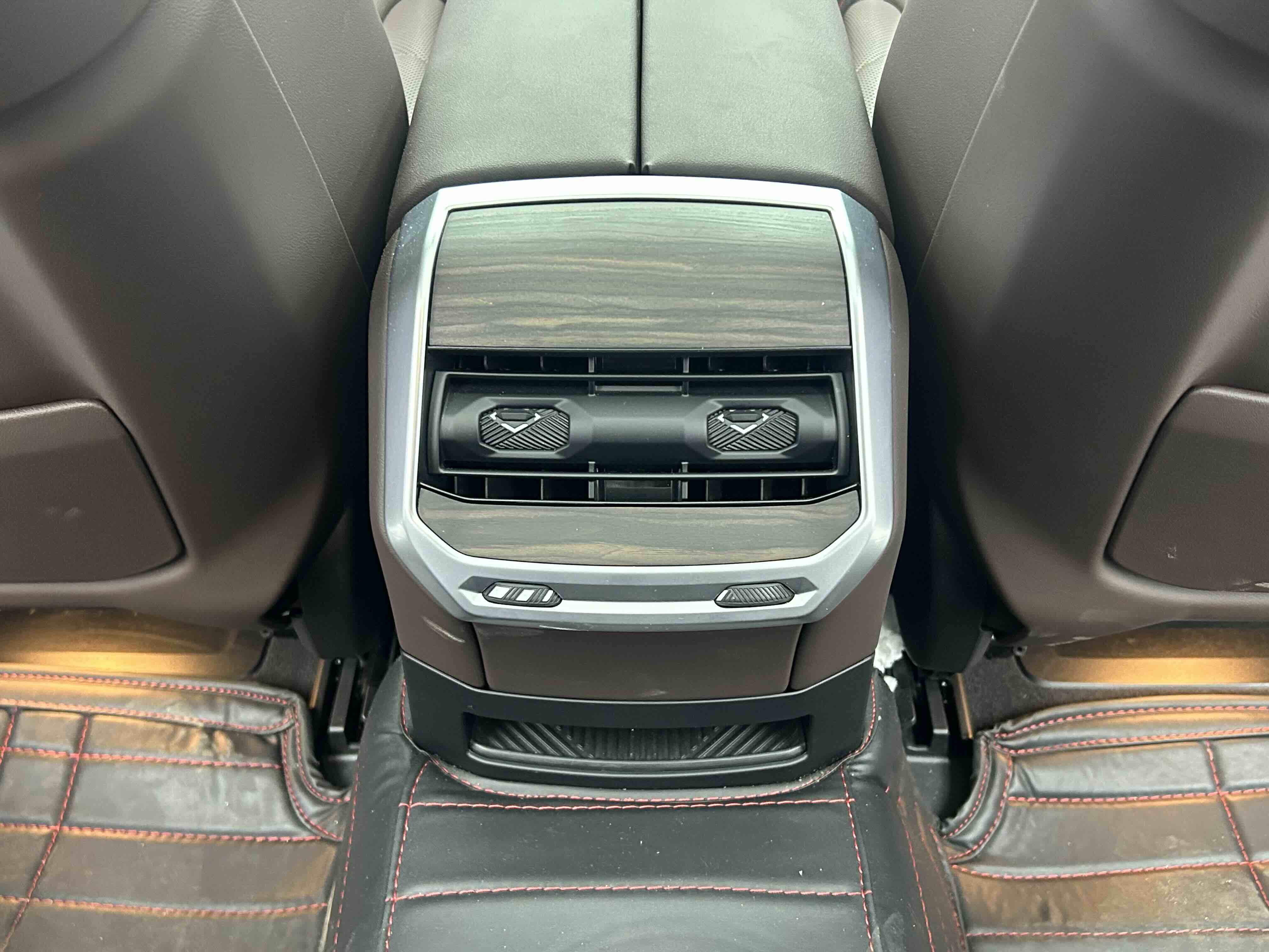 BMW 7 Series 2024 #10 BMW 7 Series 2024 car image #10