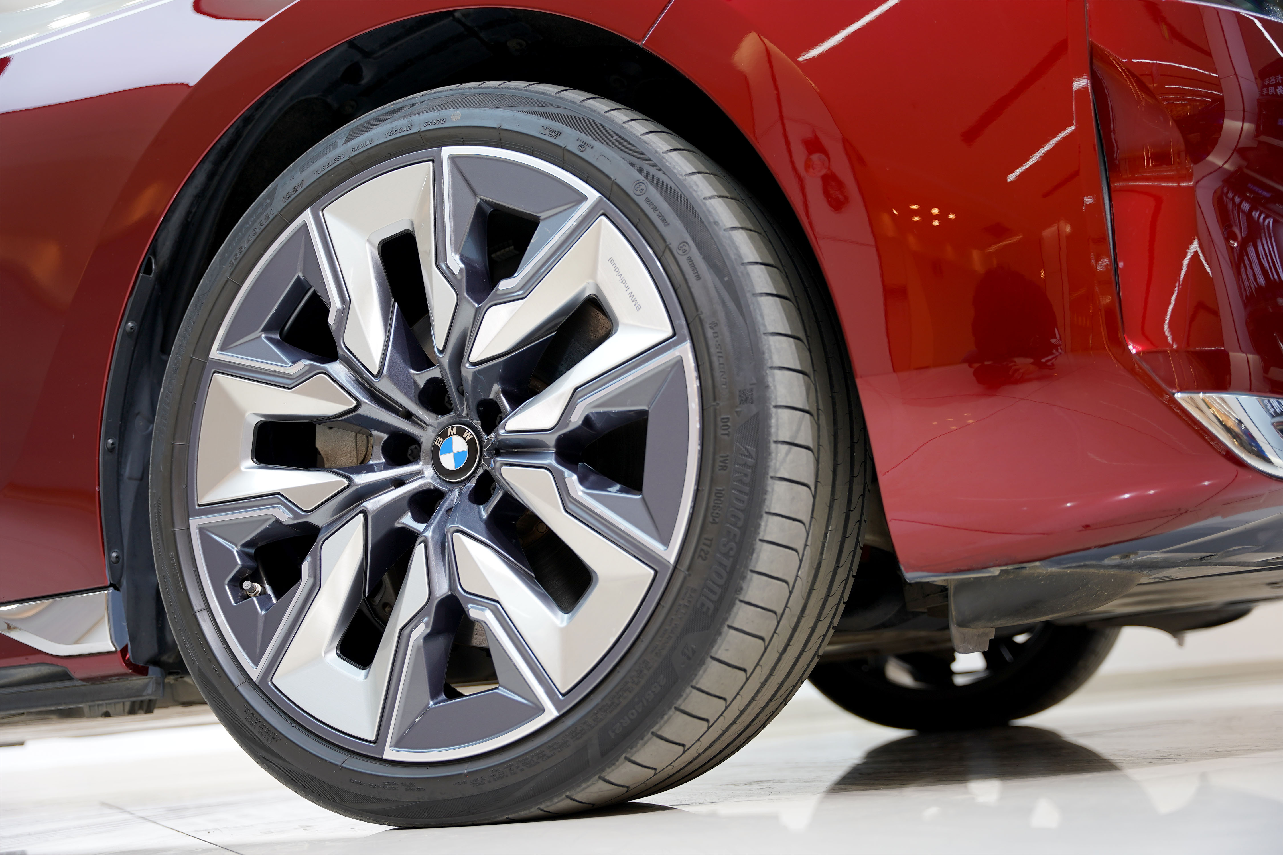 BMW i7 2023 car image #10