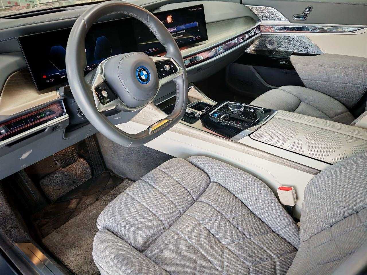 BMW i7 2022 immagine di auto #10