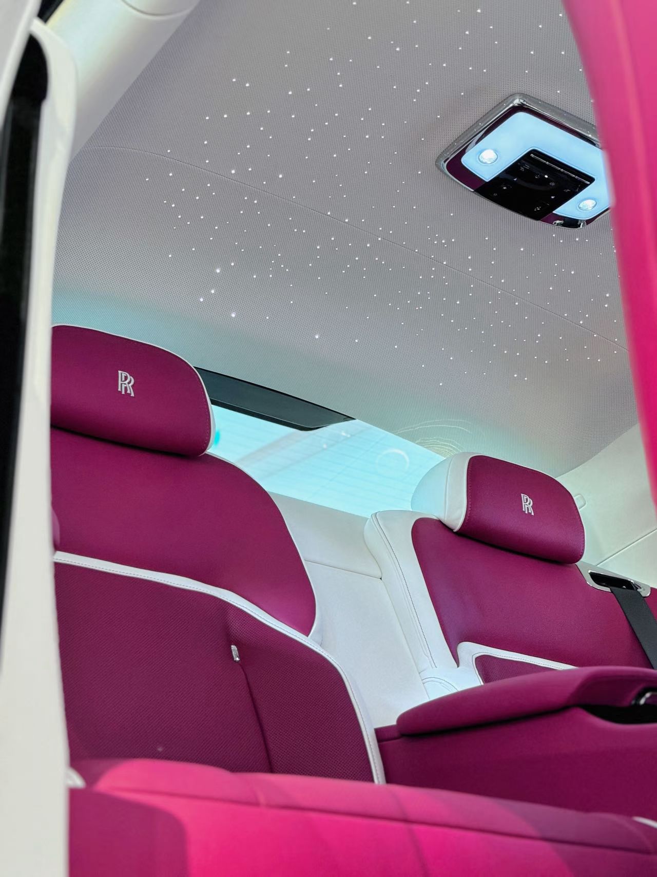 Rolls-Royce Spectre 2025 immagine di auto #10