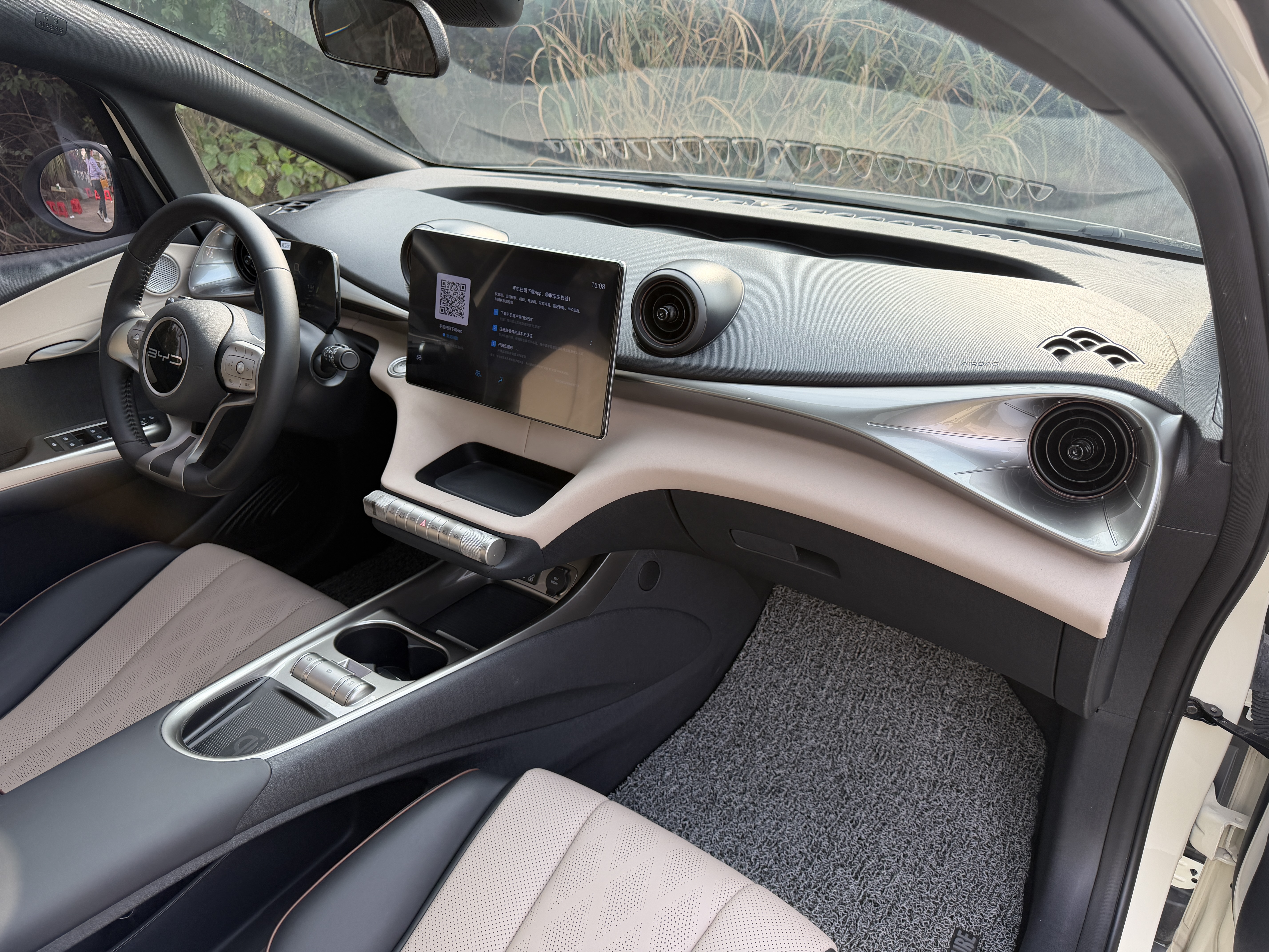 BYD Dolphin 2023 car image #10