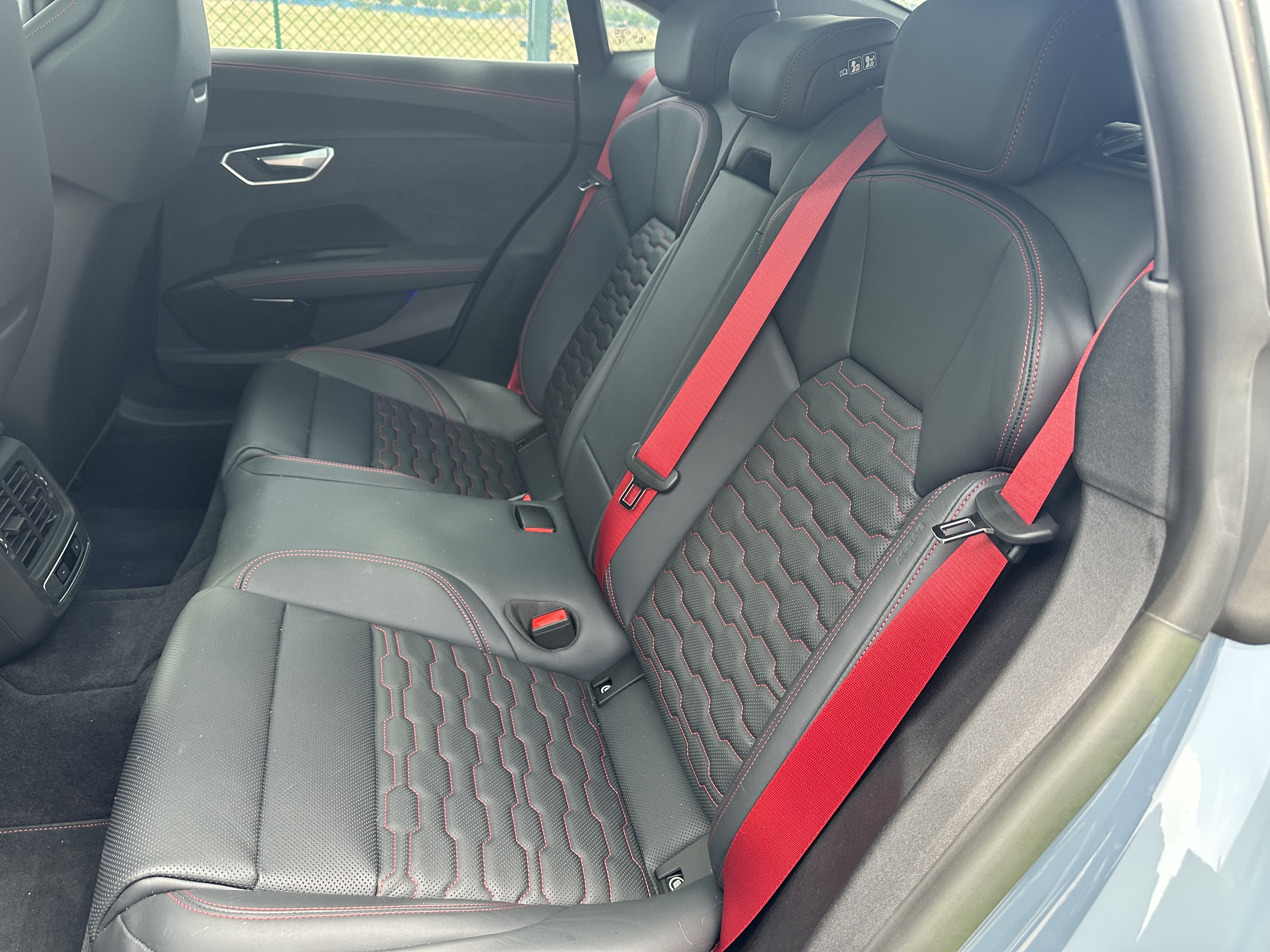 Audi RS e-tron GT 2024 #10 Audi RS e-tron GT 2024 car image #10