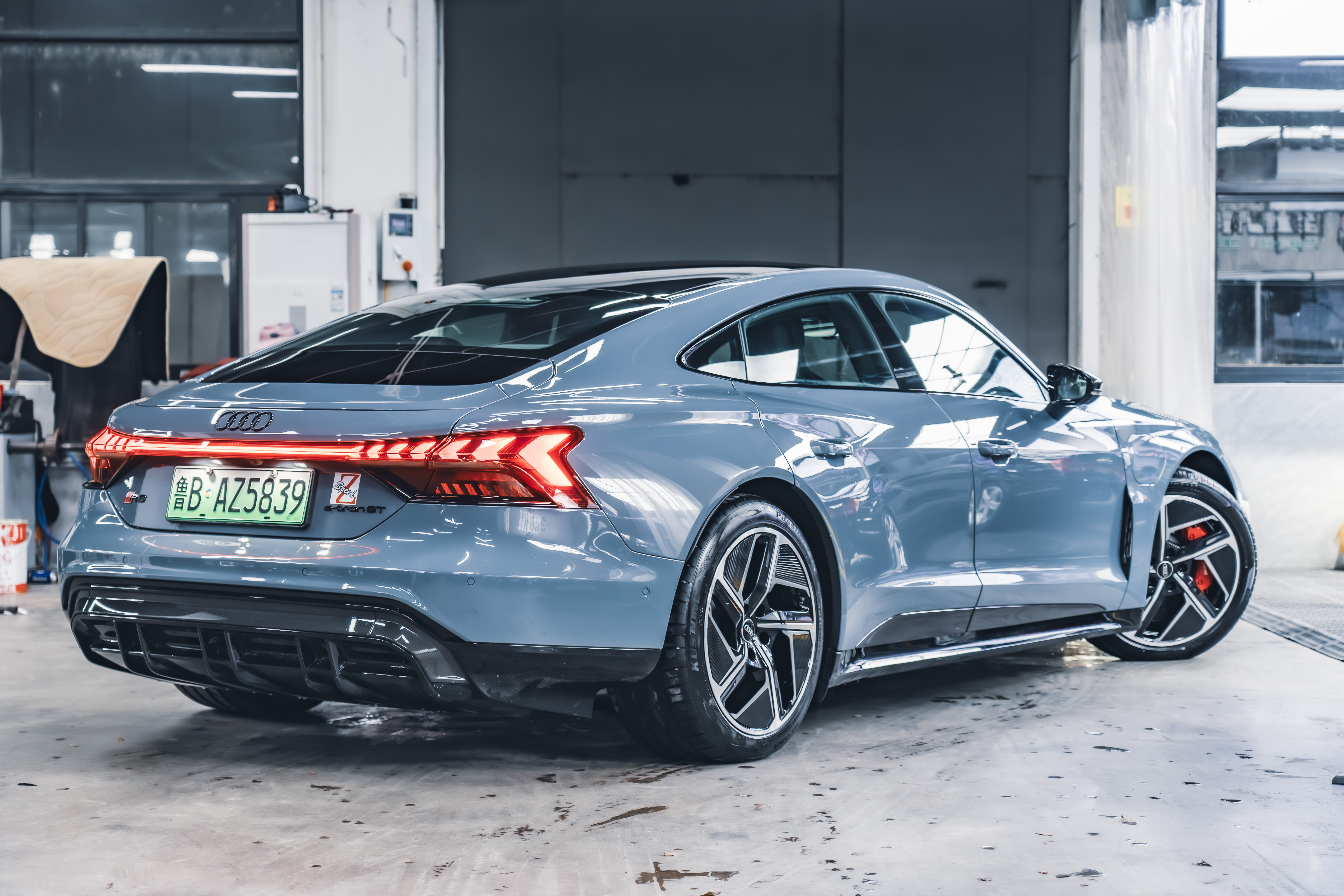 Audi RS e-tron GT 2023 car image #10