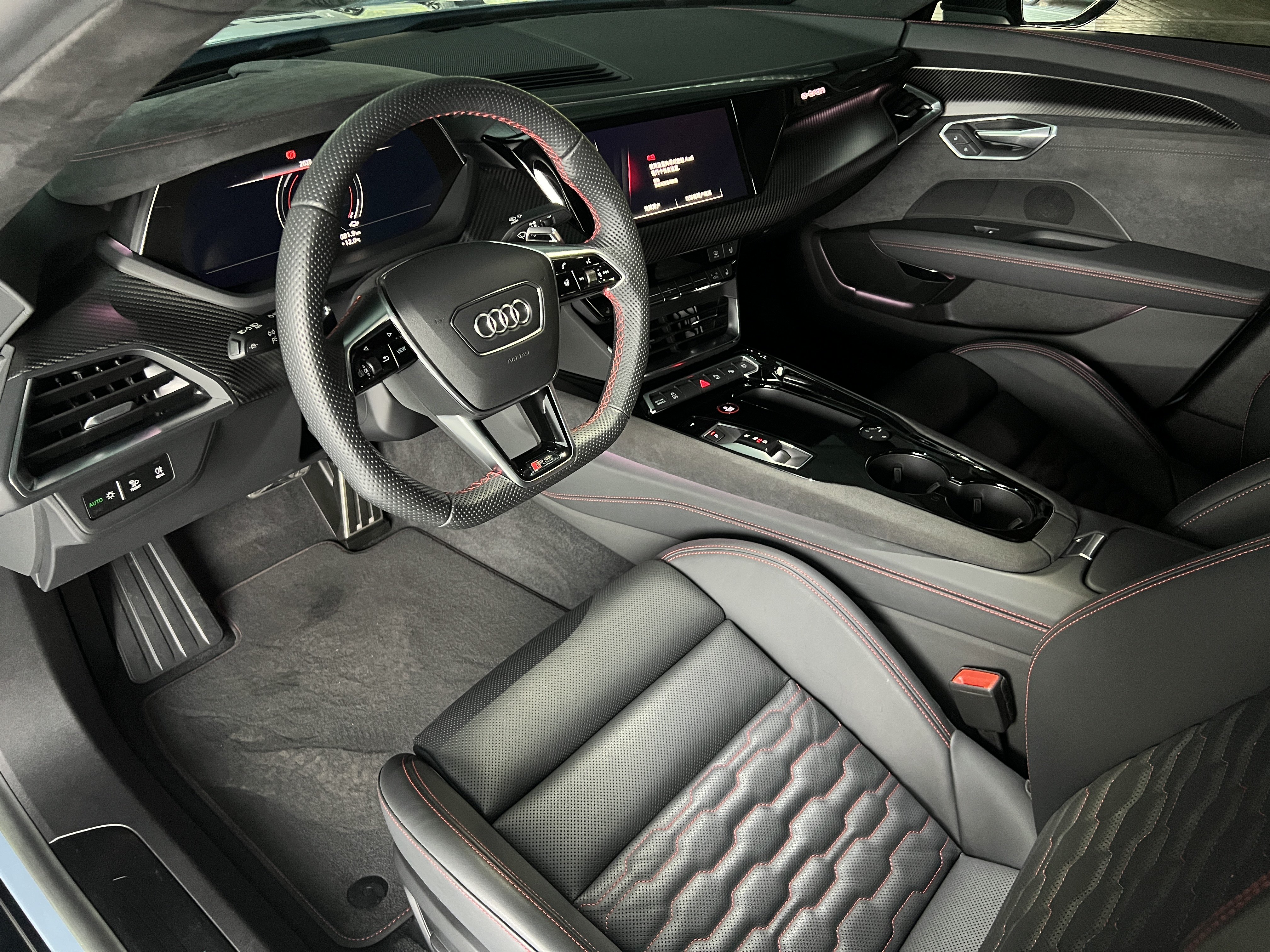 Audi RS e-tron GT 2024 car image #10