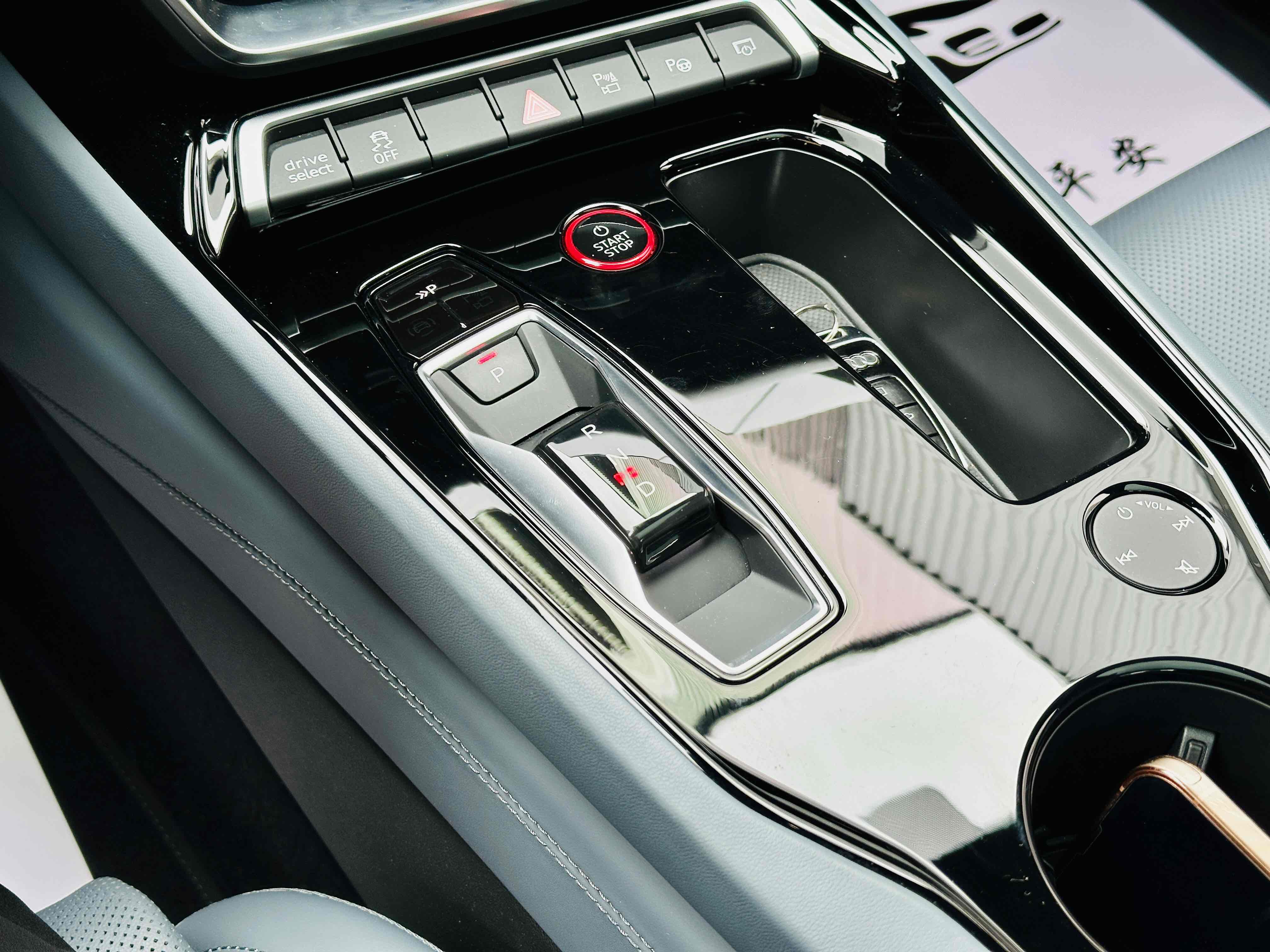 Audi RS e-tron GT 2024 car image #10