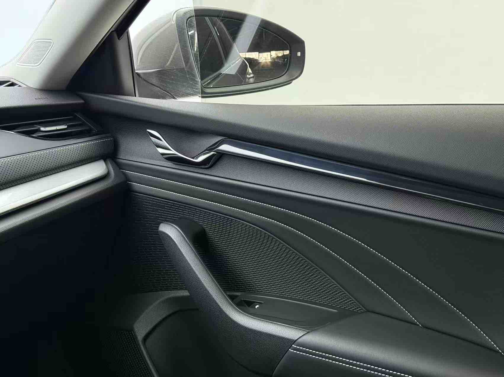 Skoda Octavia 2023 car image #10