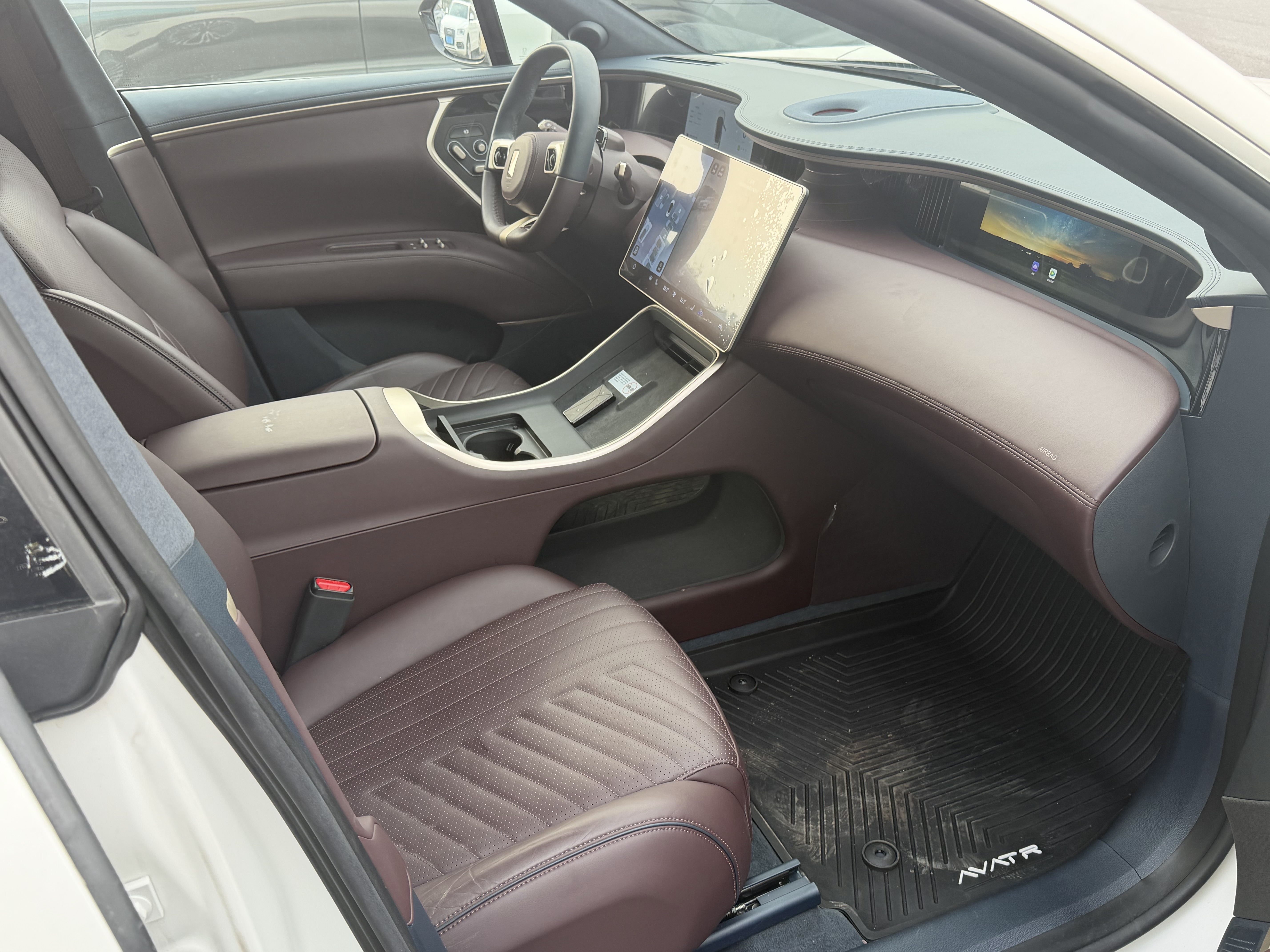 Avatr 11 2023 car image #10