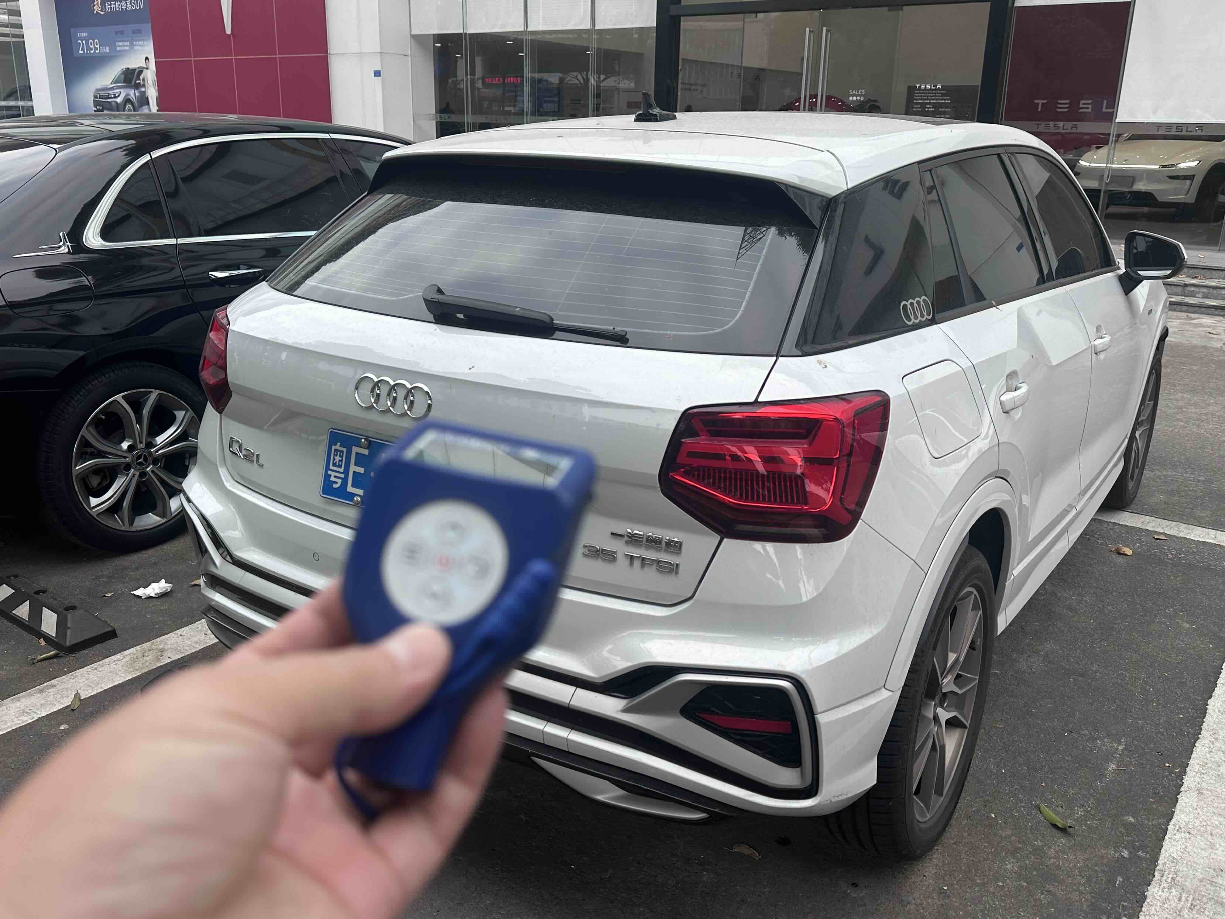 Audi Q2L 2023 car image #10