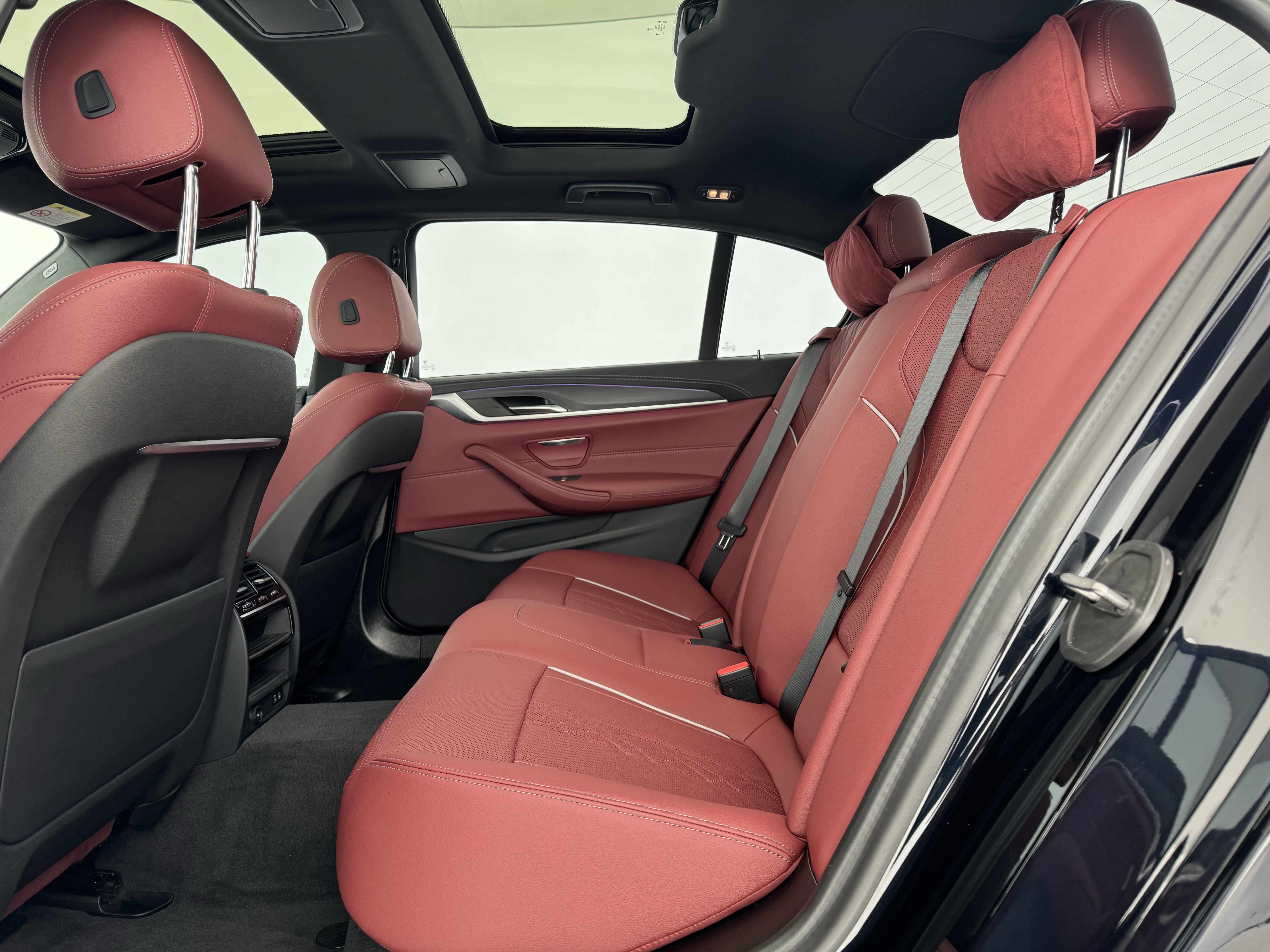 BMW 5 Series 2023 #10 BMW 5 Series 2023 car image #10