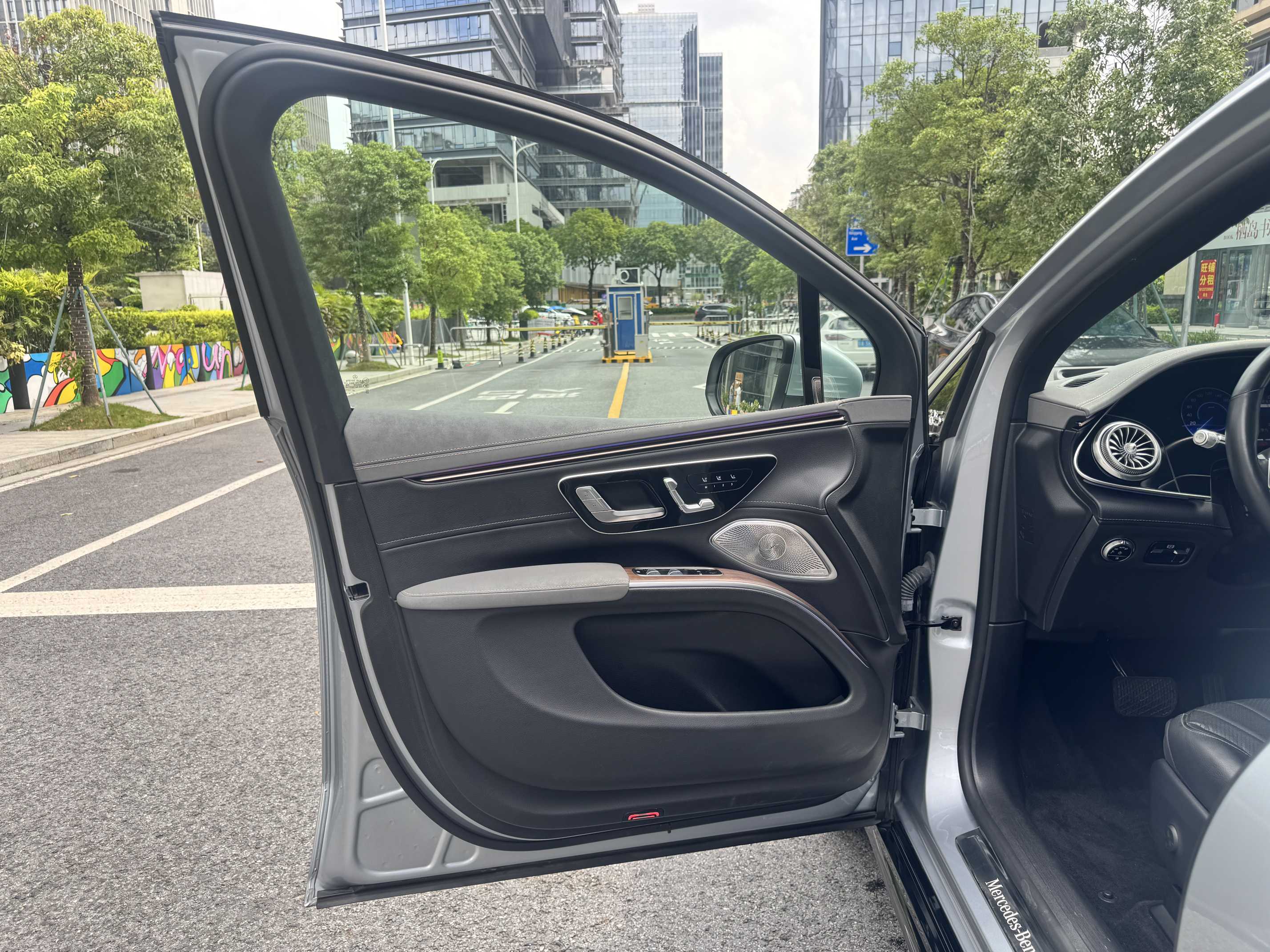 Mercedes-Benz EQS SUV 2023 car image #10