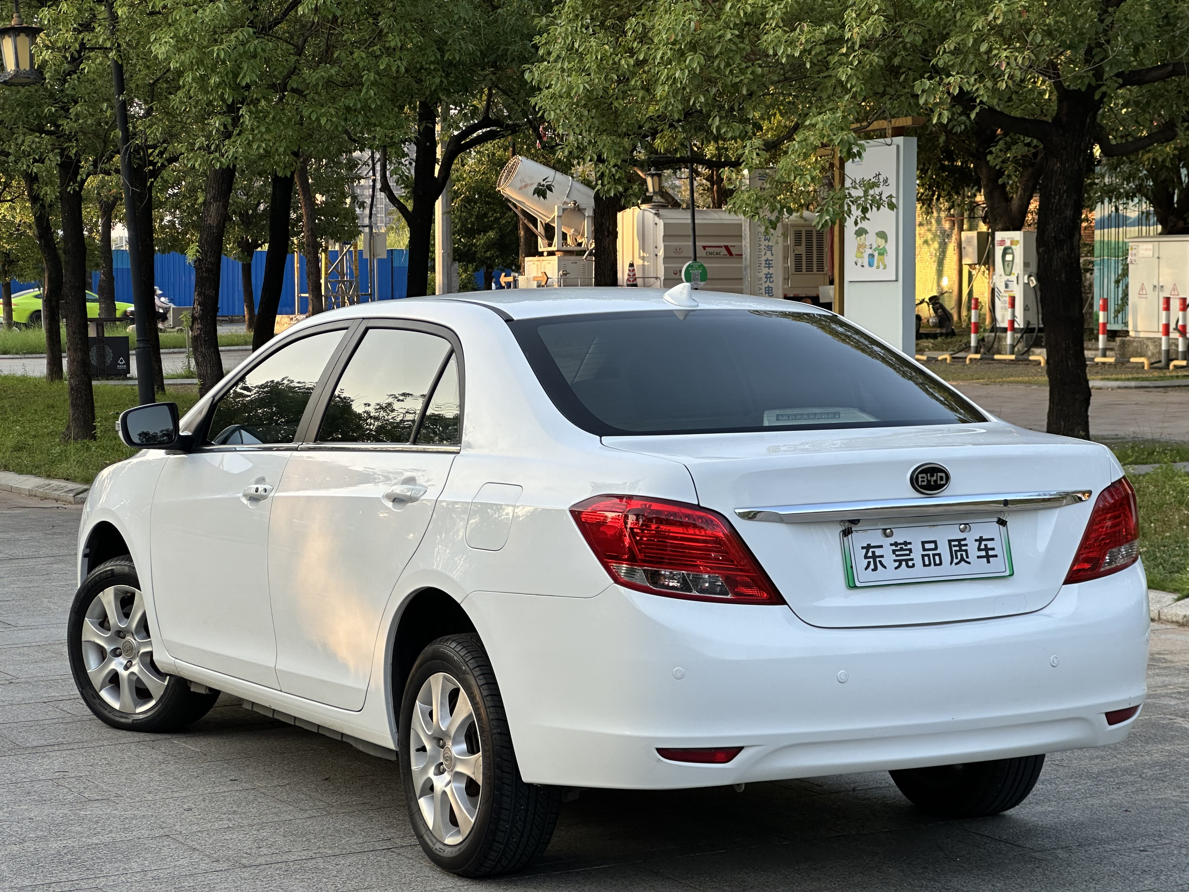 BYD G5 2017 #10 BYD G5 2017 car image #10