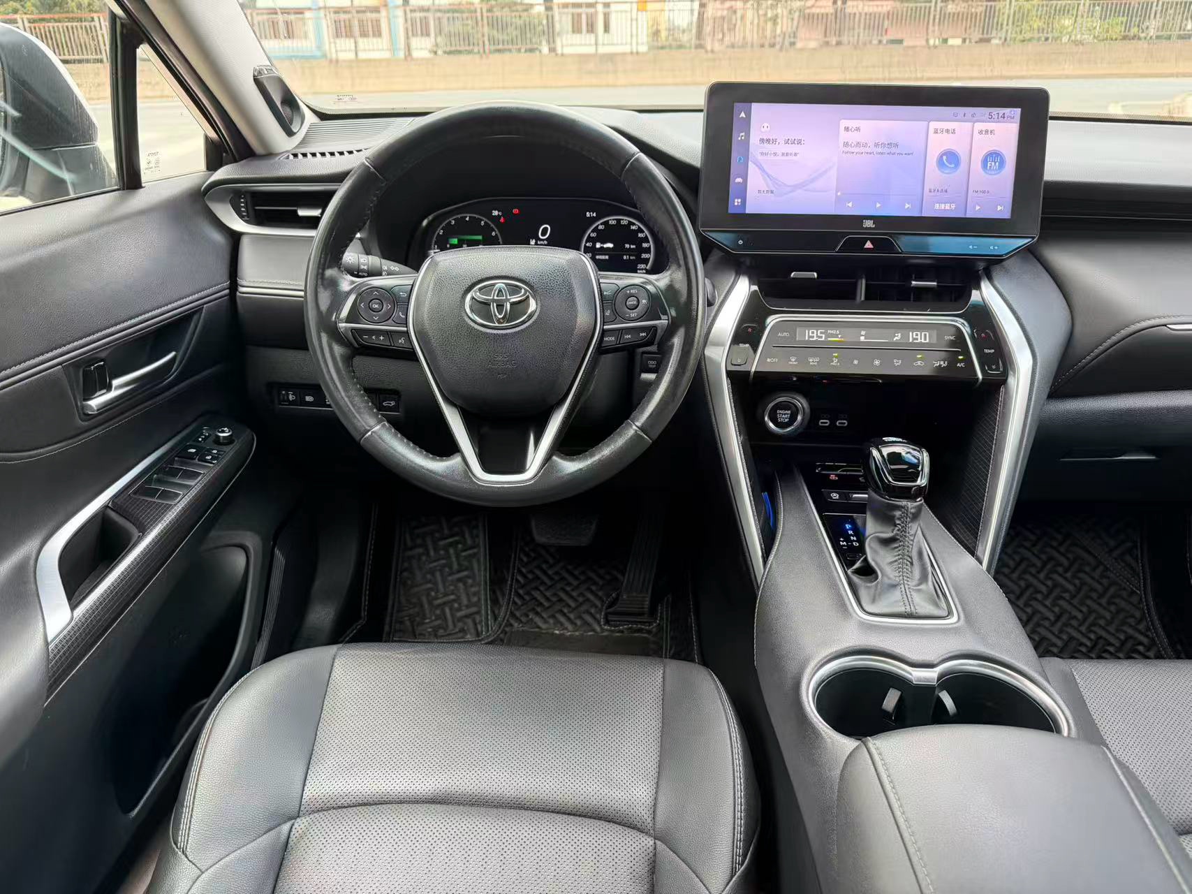 Toyota Venza 2023 car image #10