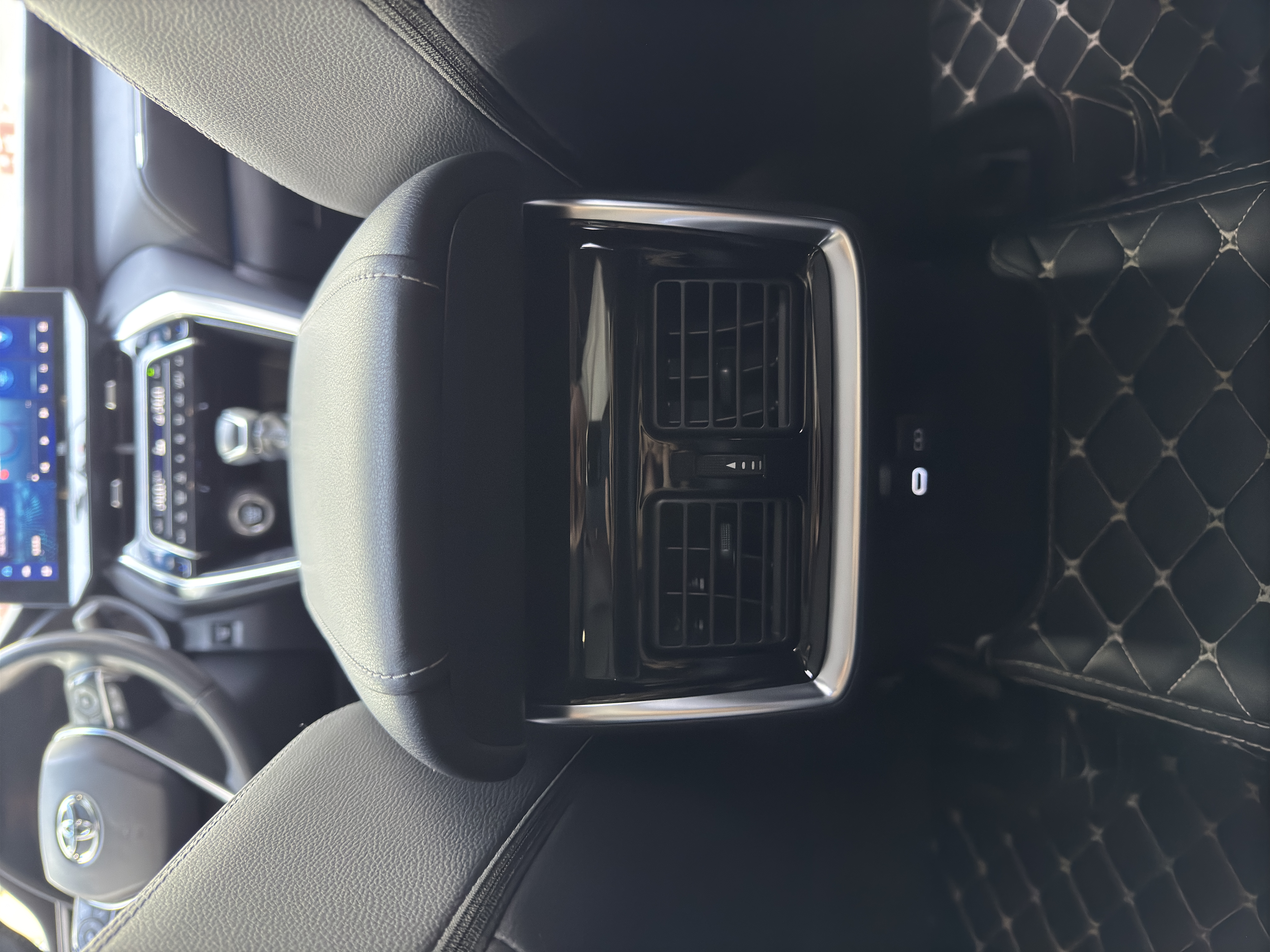 Toyota Venza 2024 immagine di auto #10