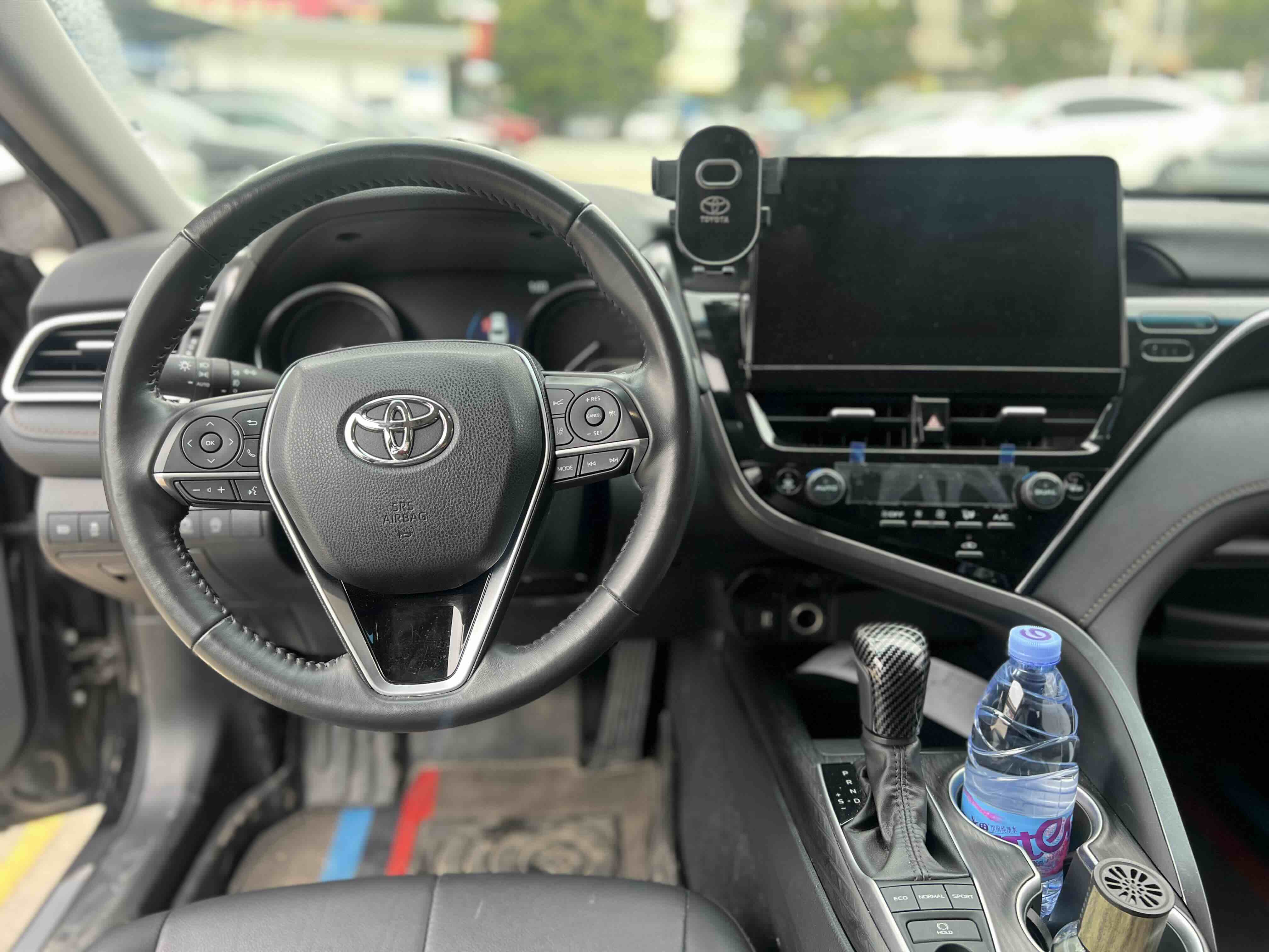 Toyota Camry 2023 immagine di auto #10