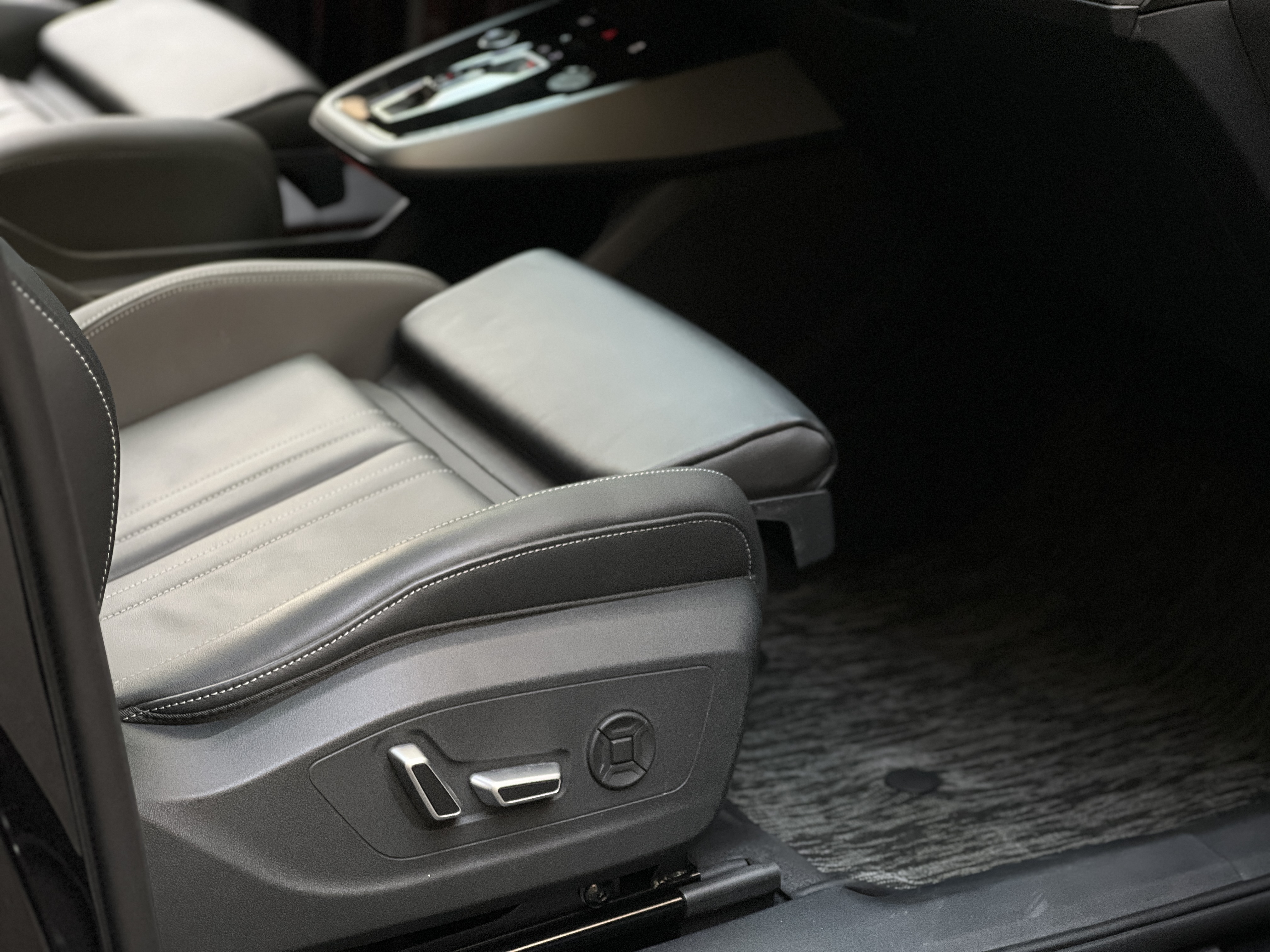 Audi Q5 e-tron 2024 صورة سيارة #10