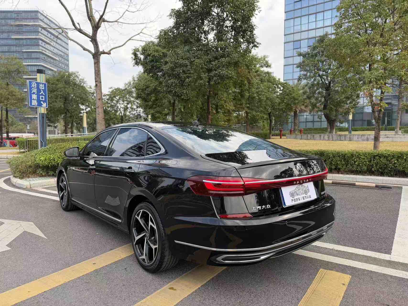 Volkswagen Passat 2023 car image #10