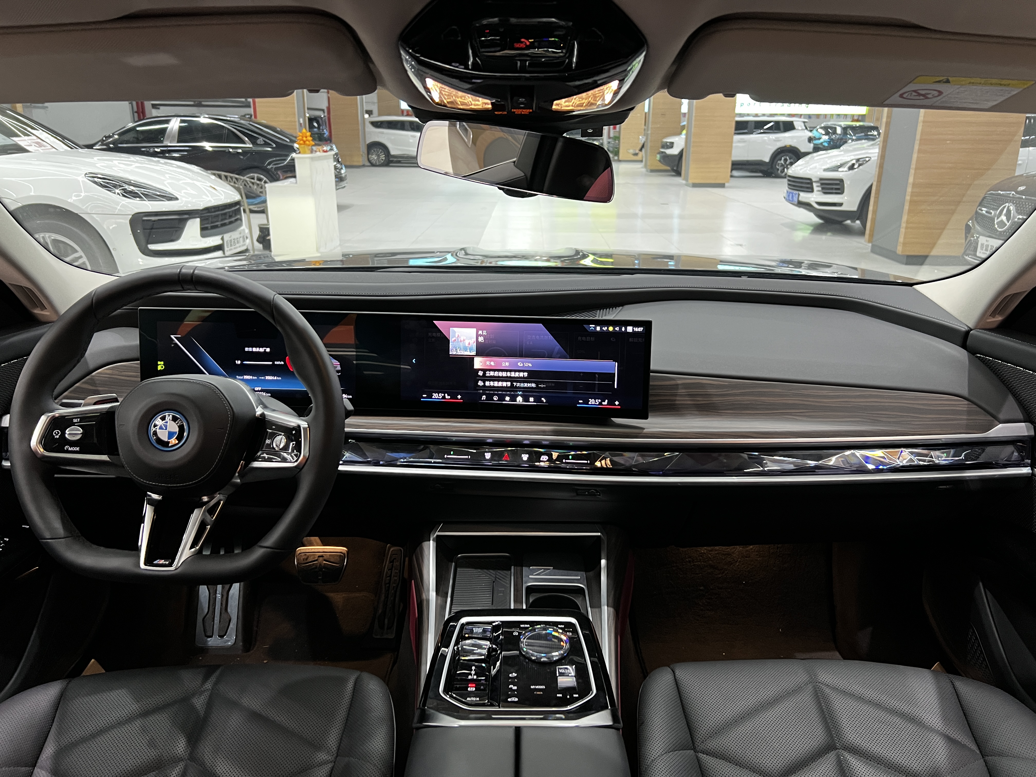 BMW i7 2023 immagine di auto #10