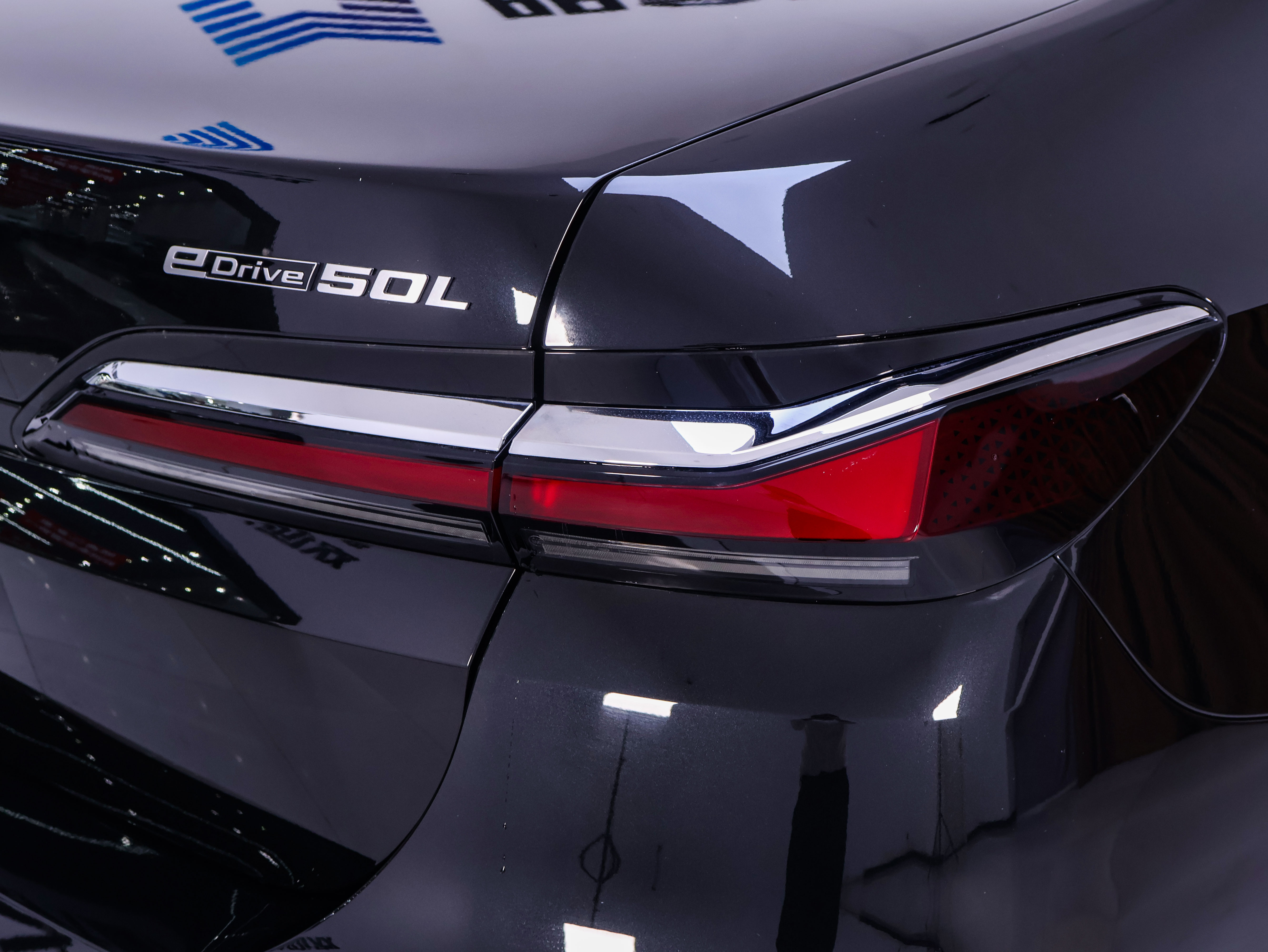 BMW i7 M70L 2024 car image #10