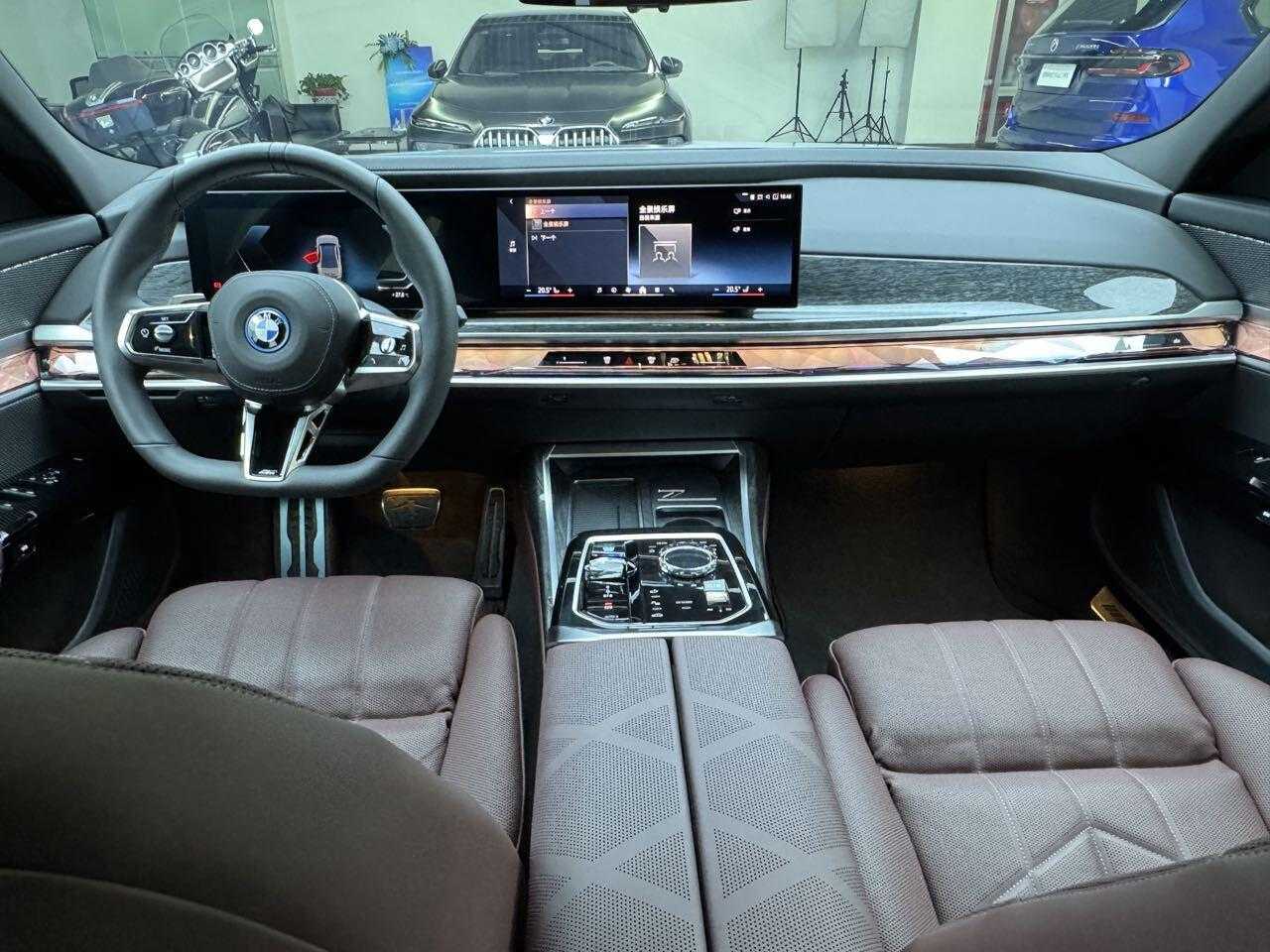 BMW i7 2024 изображение автомобиля #10