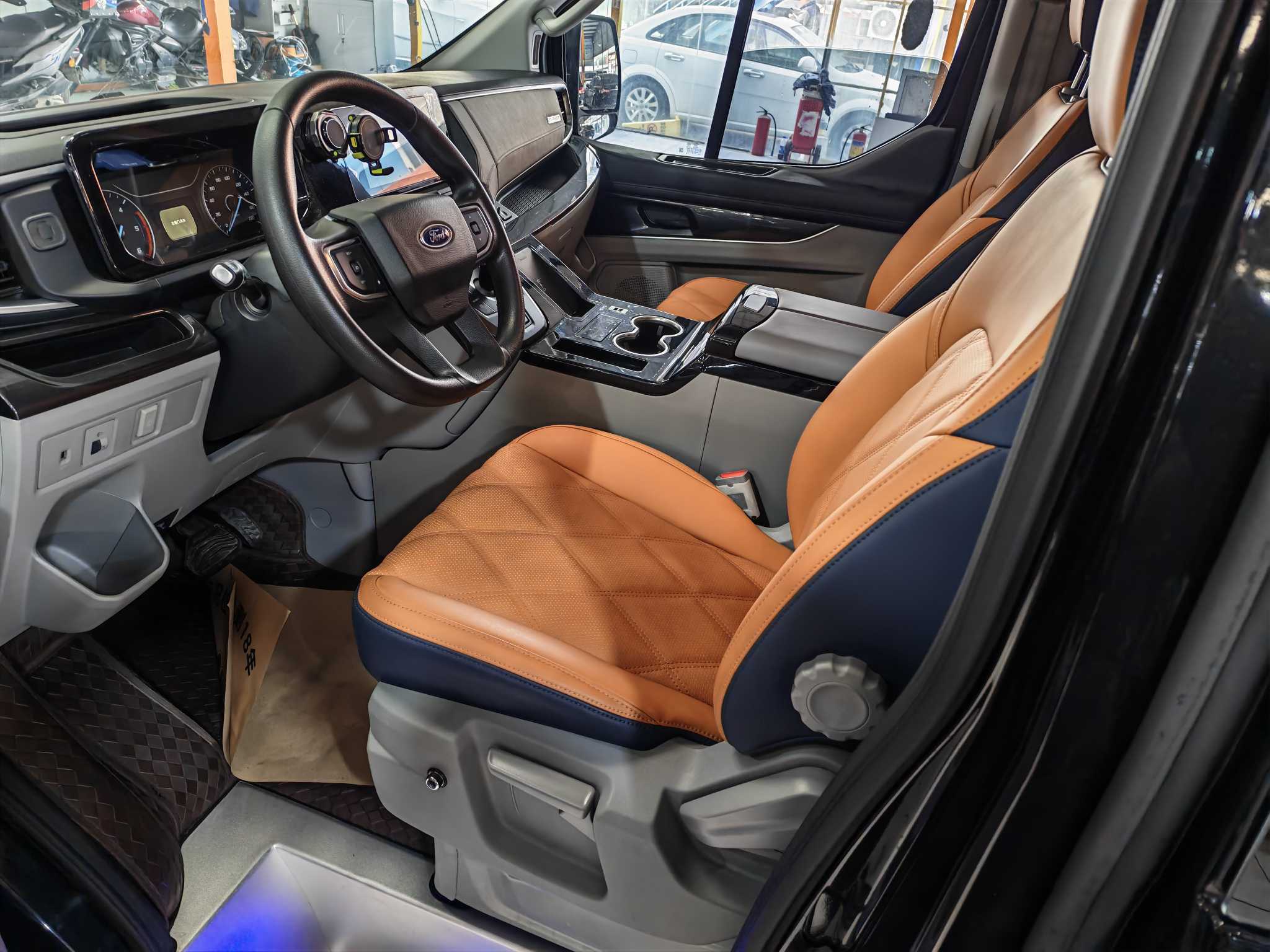 Ford Transit 2025 immagine di auto #10