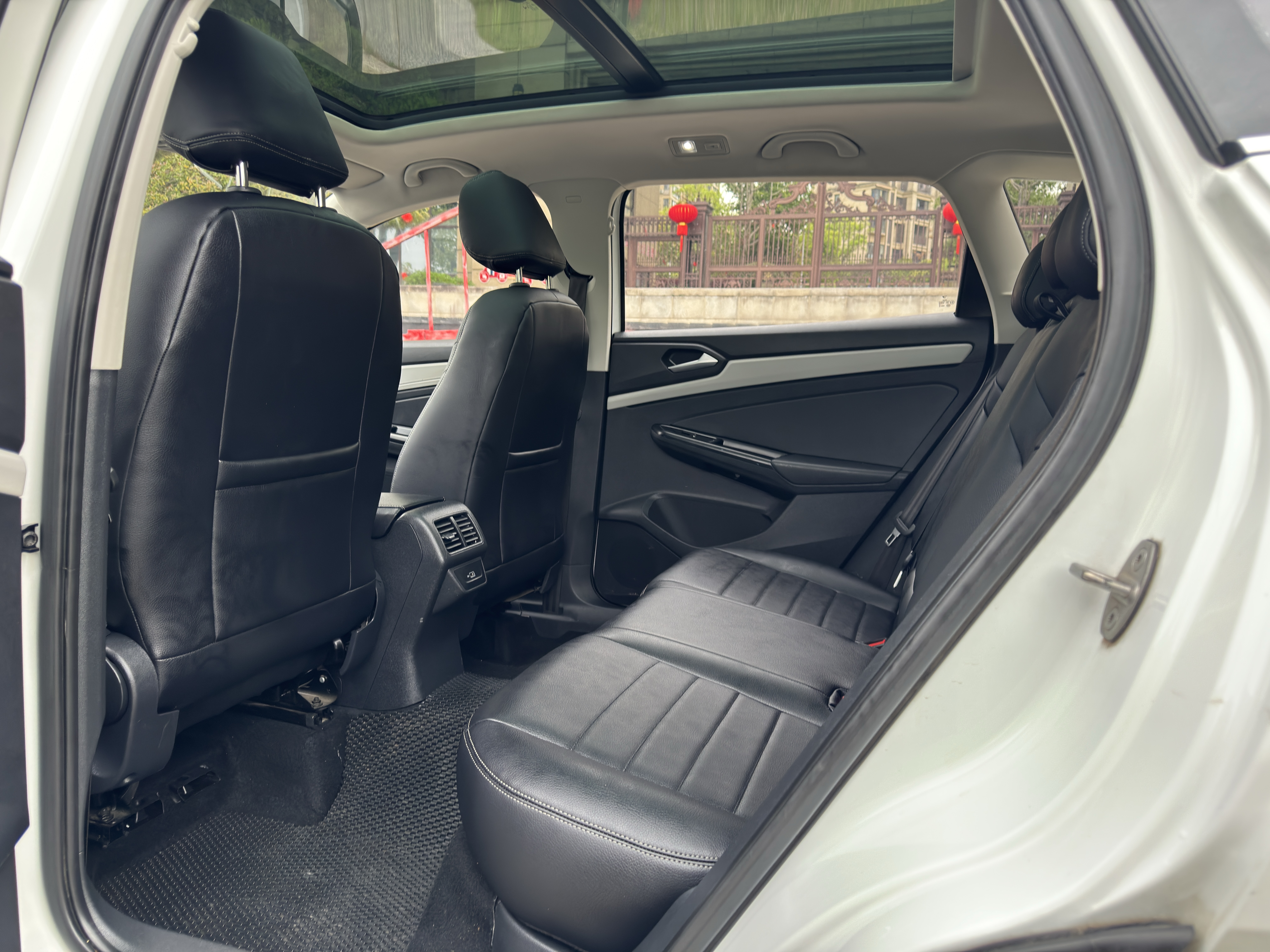 VS5 2023 car image #10