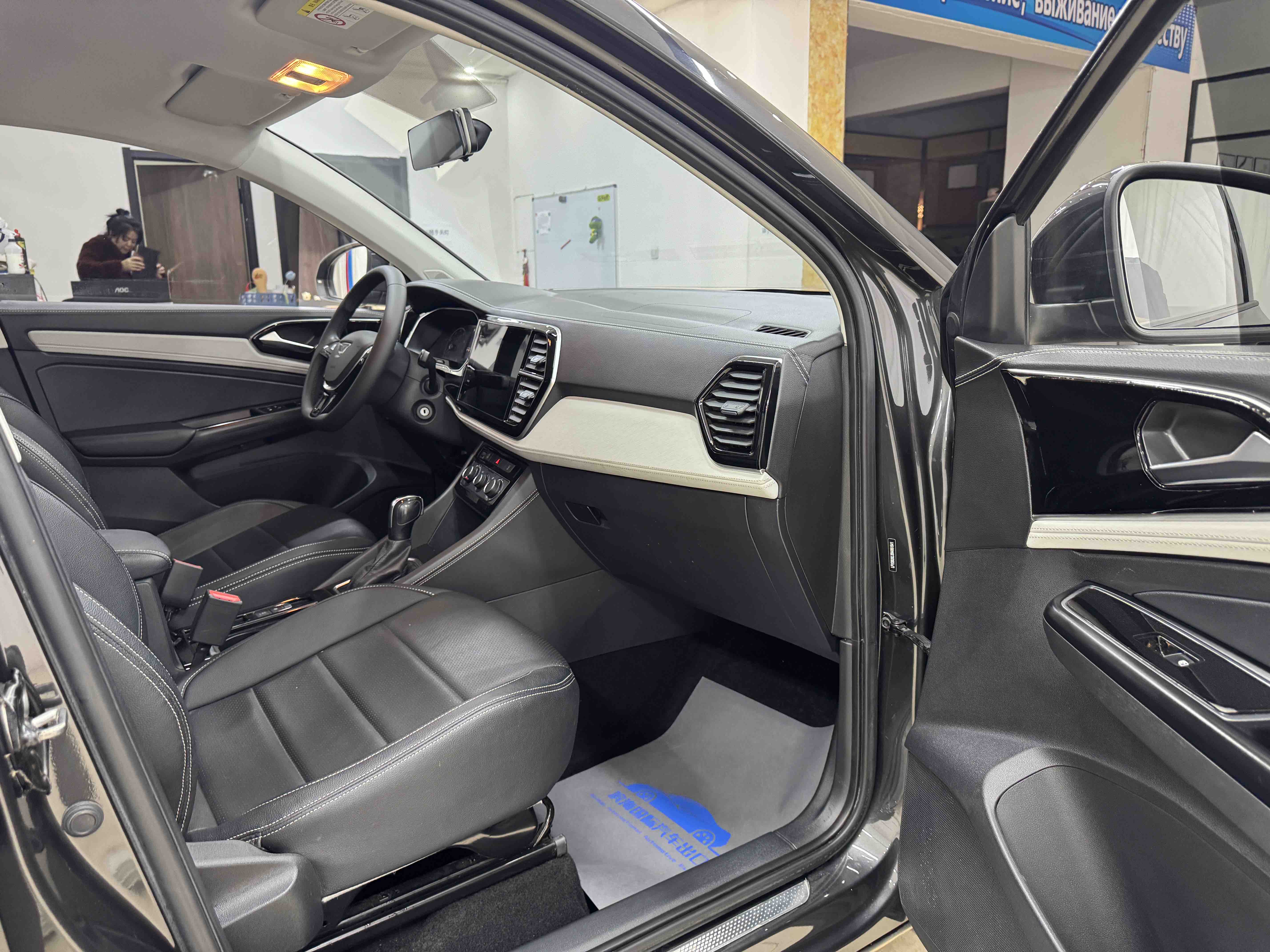 VS5 2022 car image #10