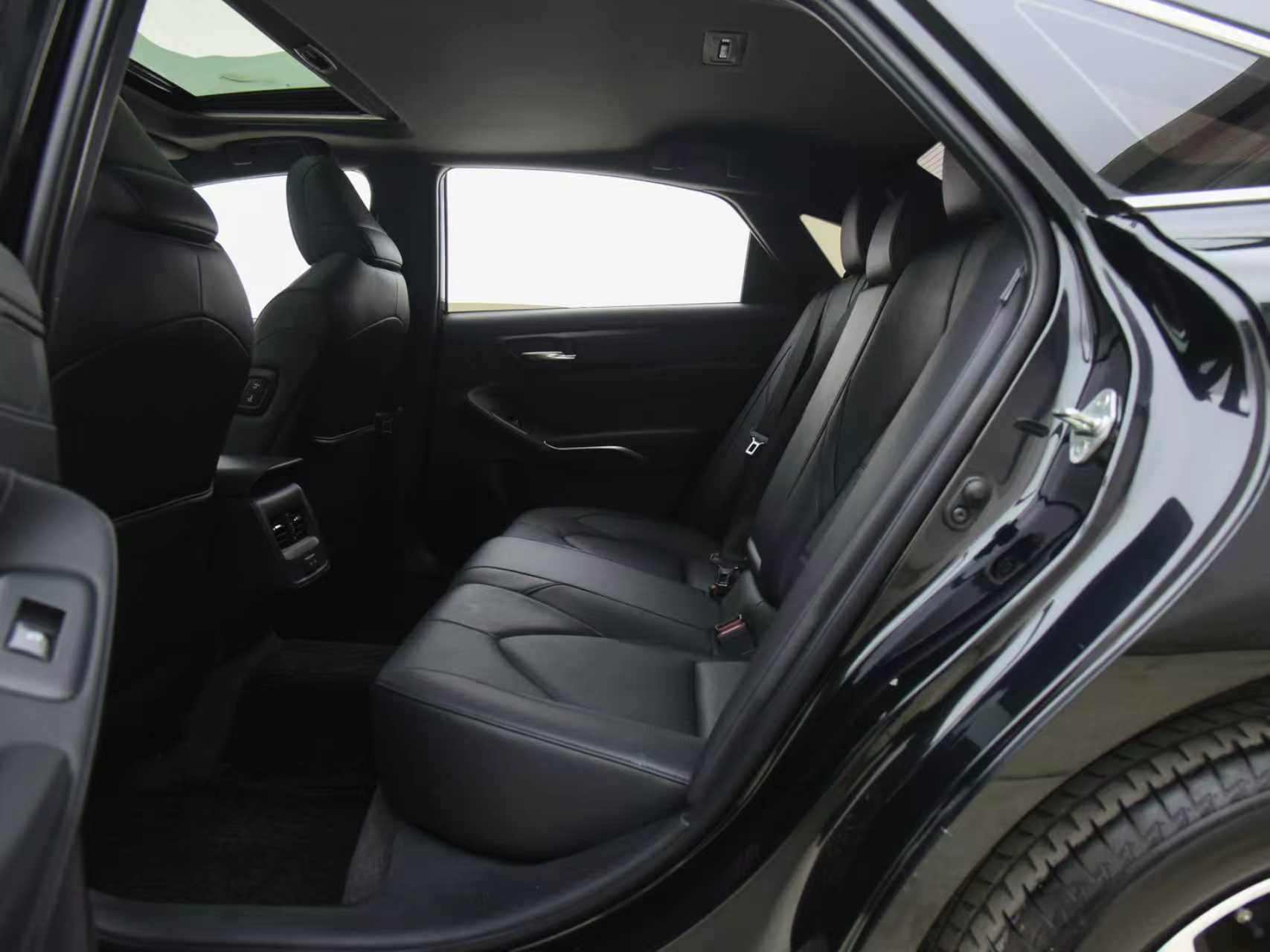 Toyota Avalon 2023 car image #10